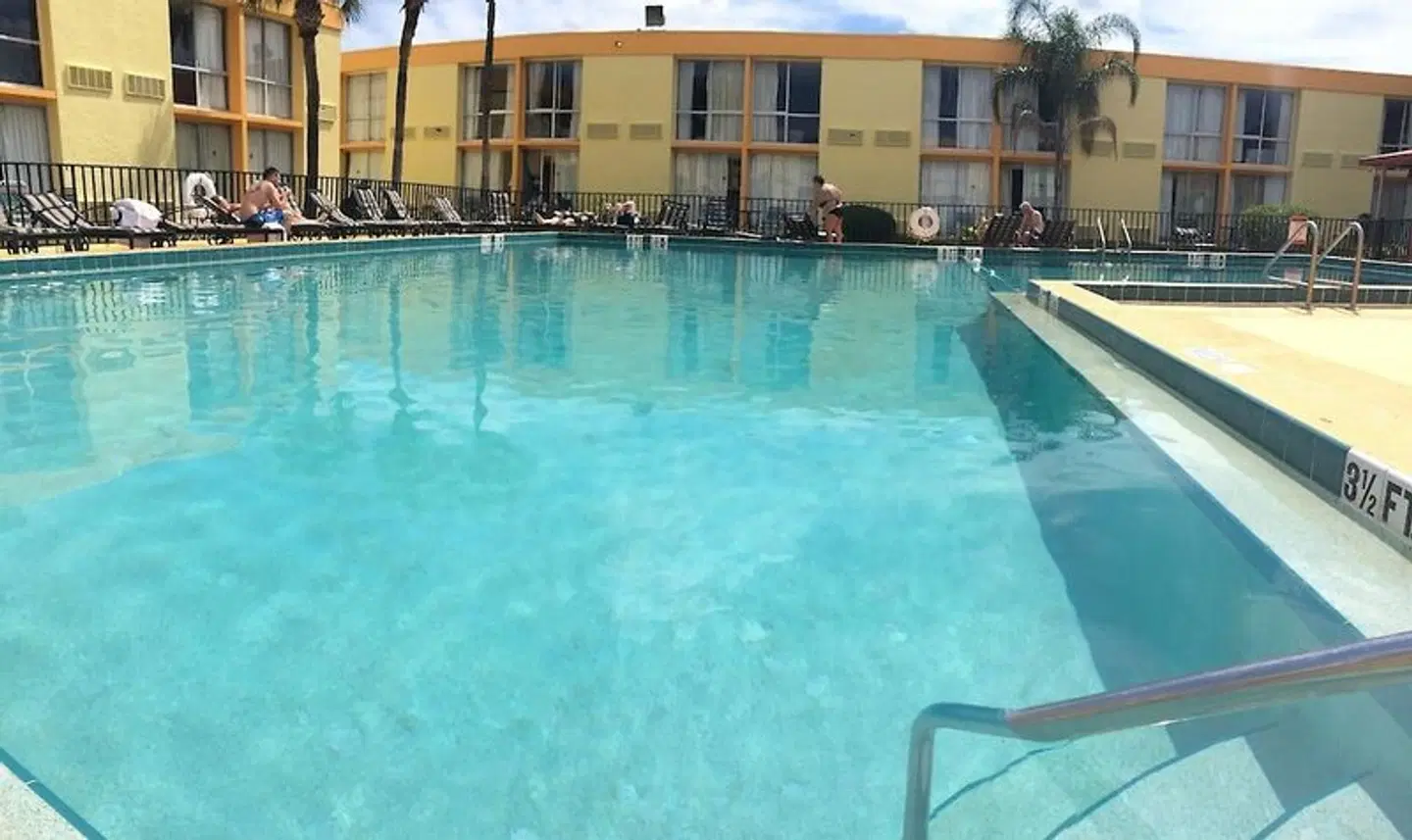 Floridian Express OUTDOOR_POOL