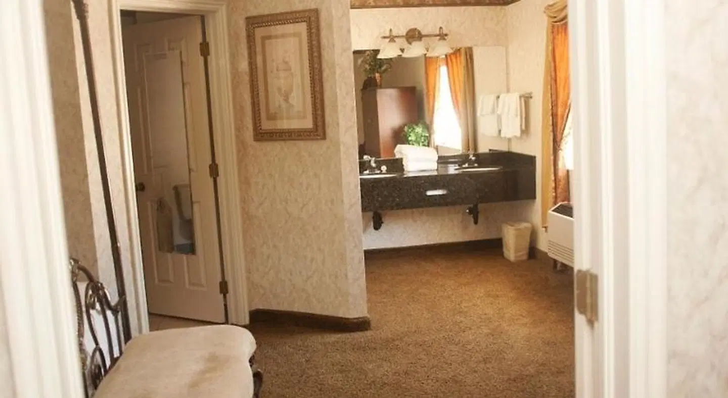 St. George Inn and Suites ROOM_EXAMPLE