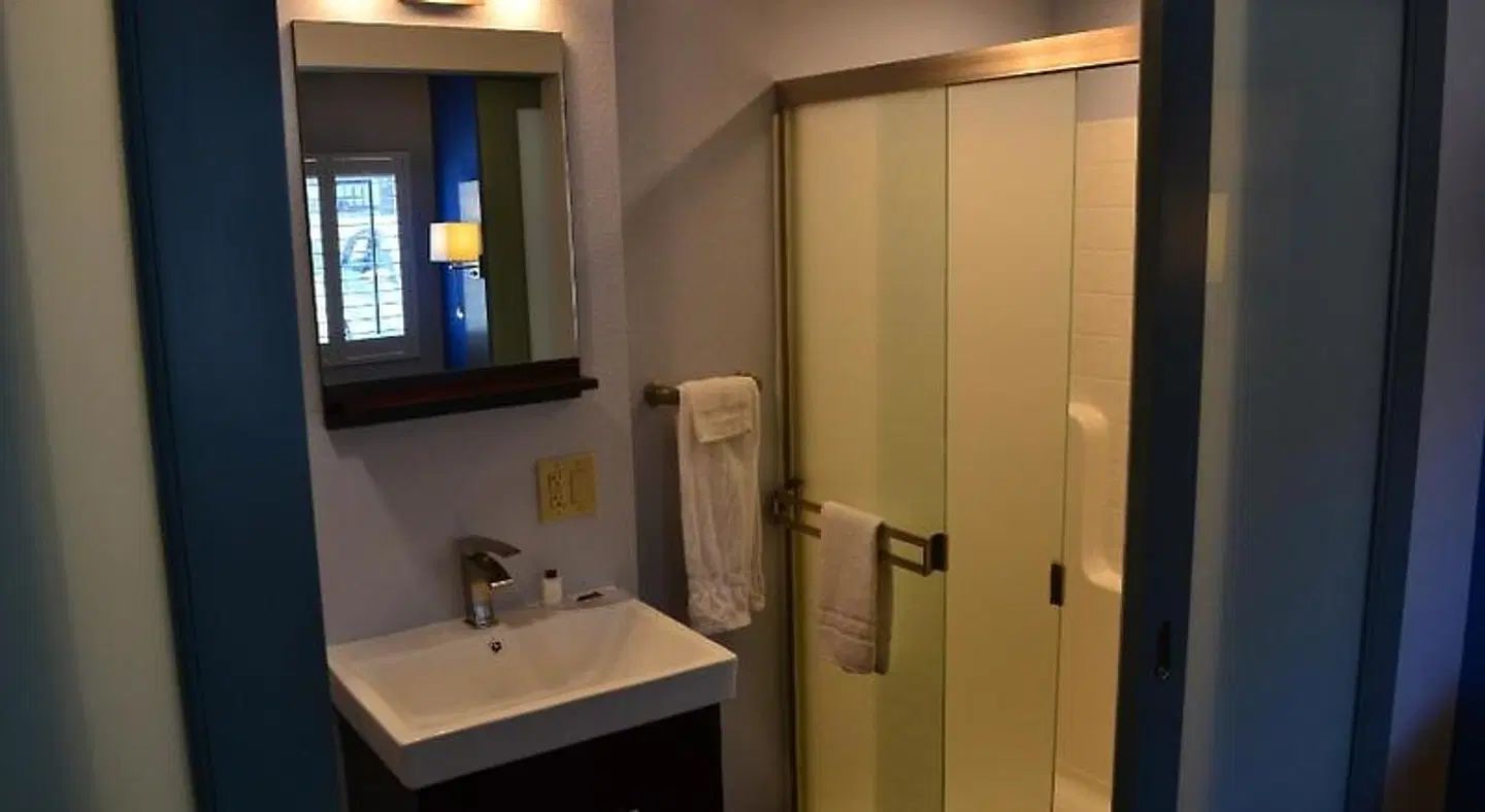 Silicon Valley Inn Hotel Badezimmer
