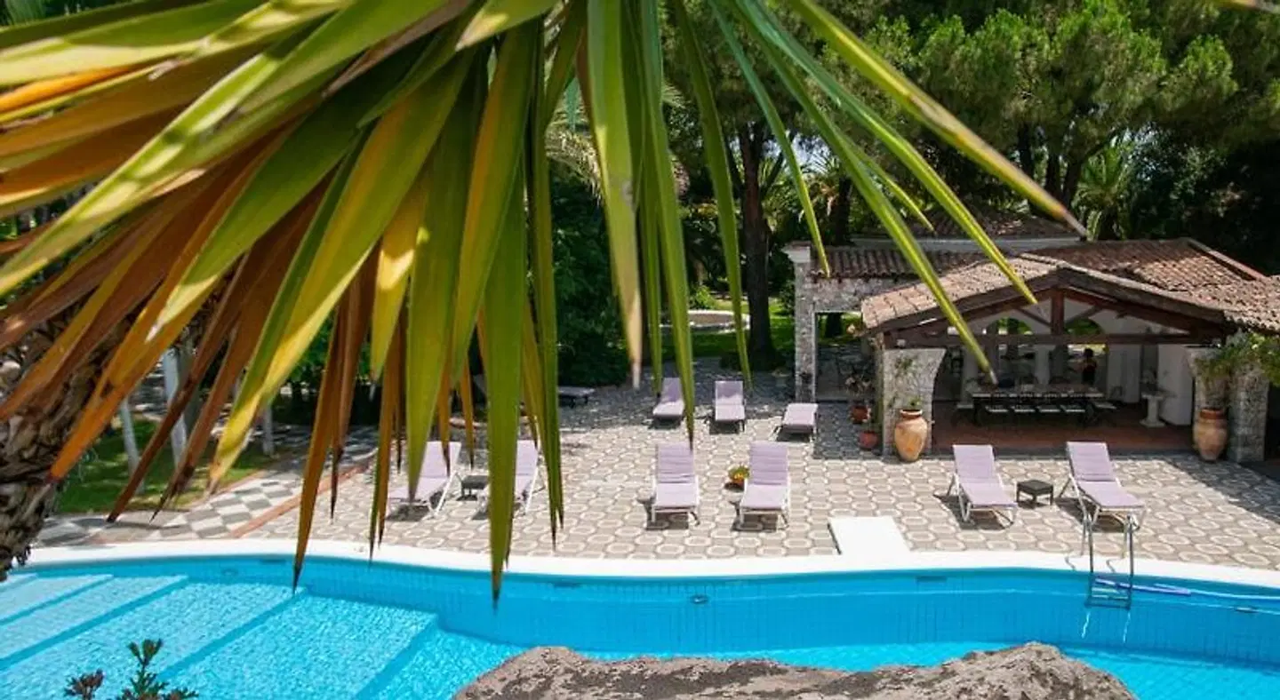 B&B La Villa OUTDOOR_POOL