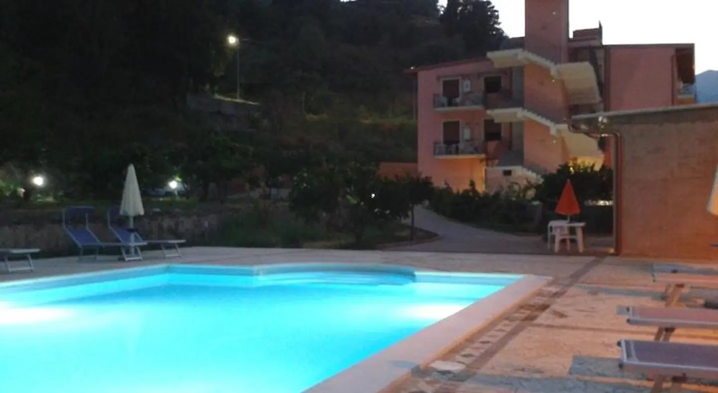 Residence Villa Taormina OUTDOOR_POOL