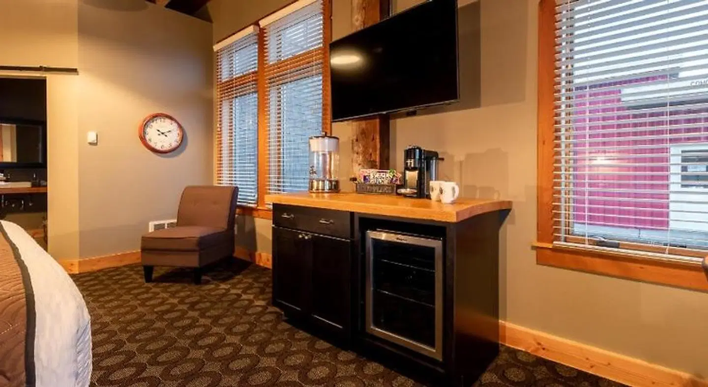 At The Helm Hotel ROOM_EXAMPLE