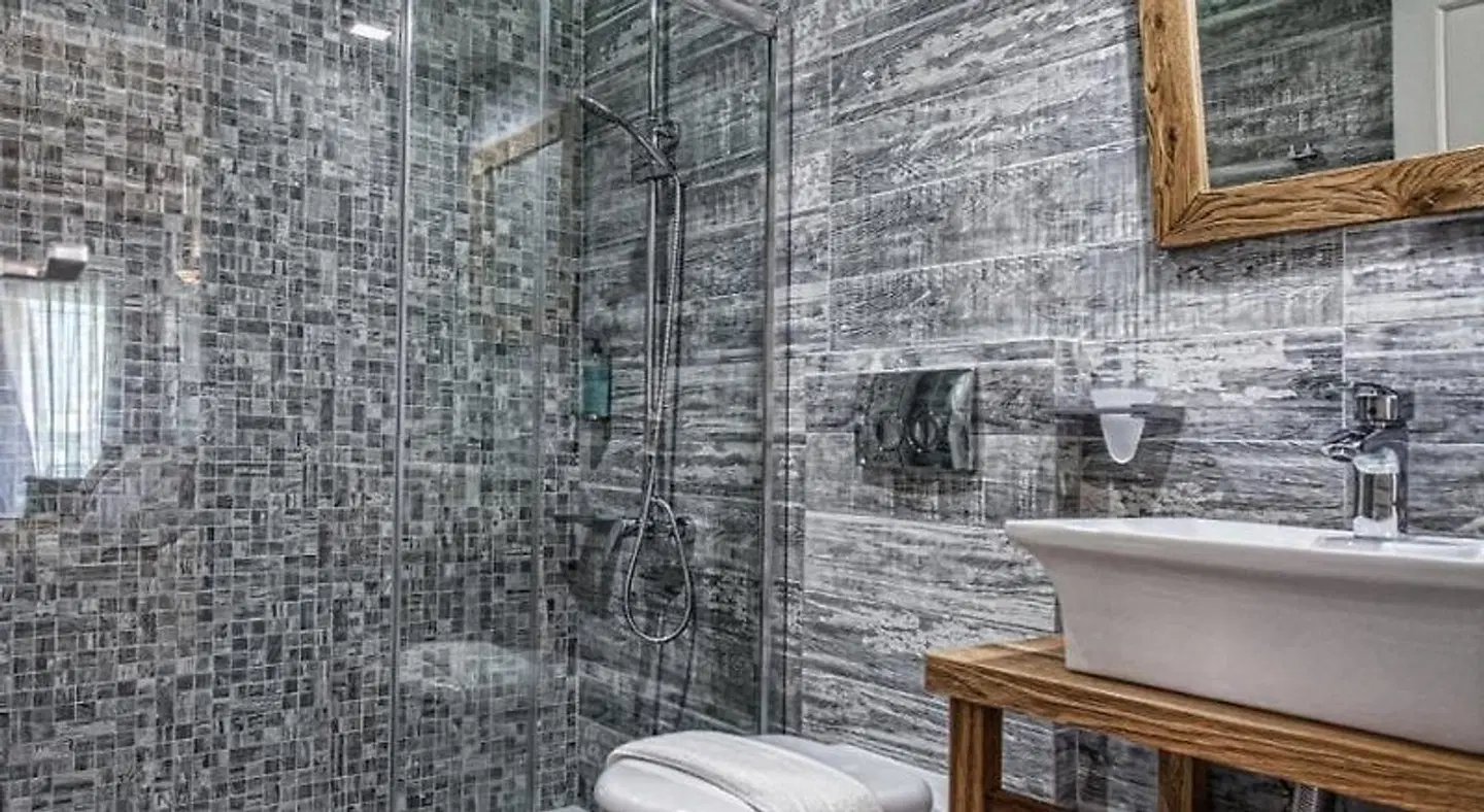 Omiros Boutique Hotel Badezimmer