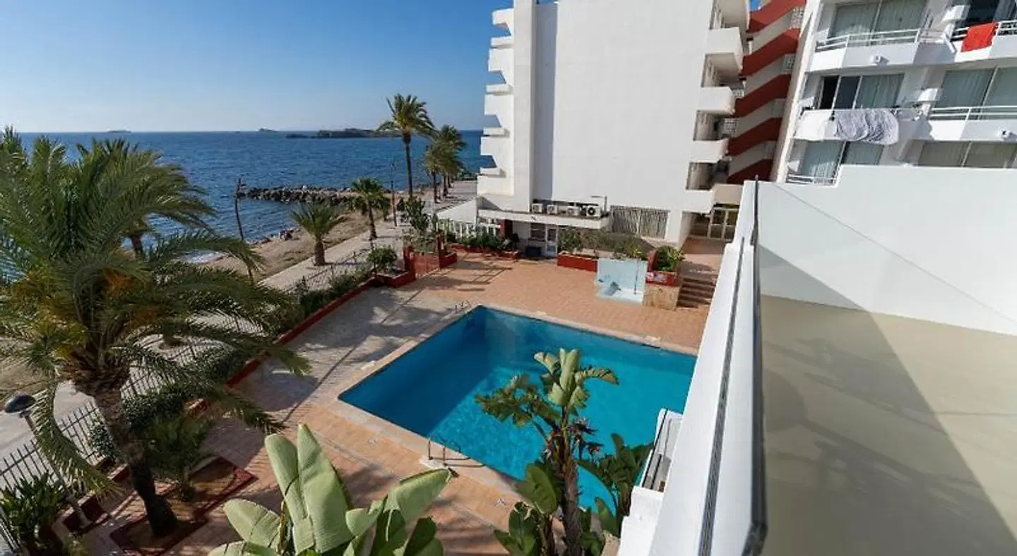 Llobet A OUTDOOR_POOL