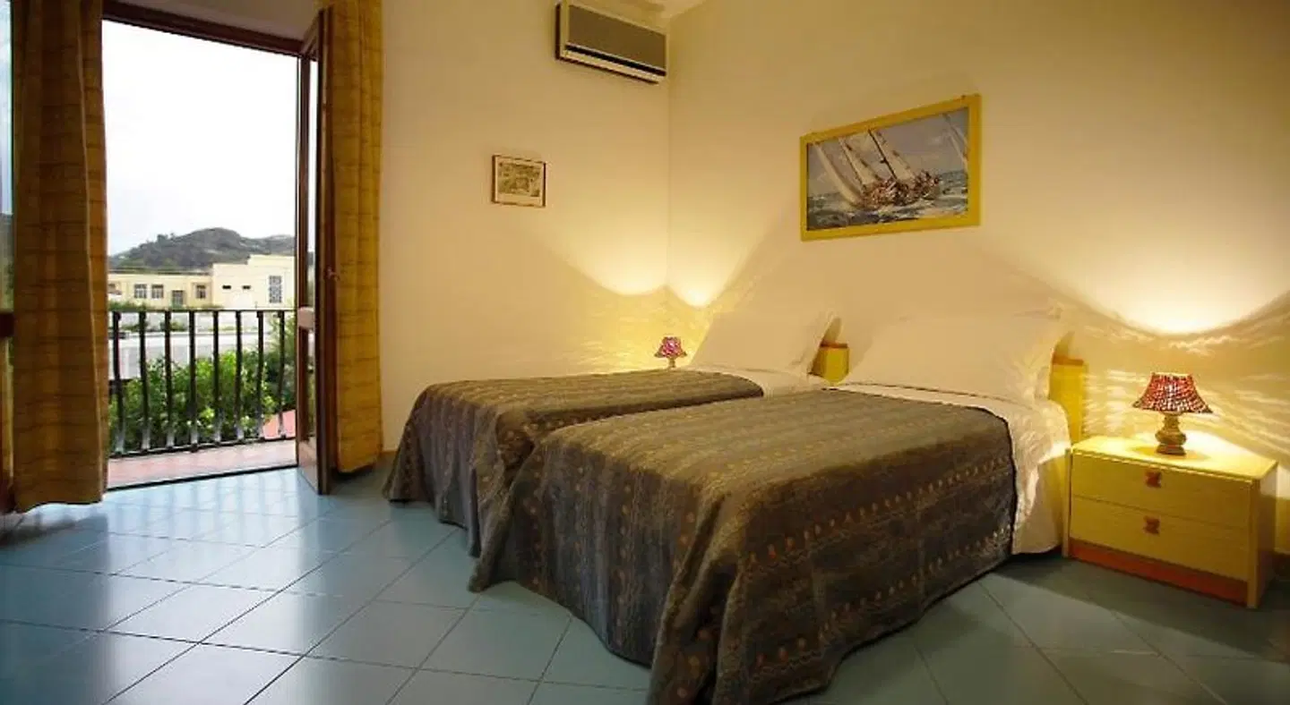 Oriente ROOM_EXAMPLE