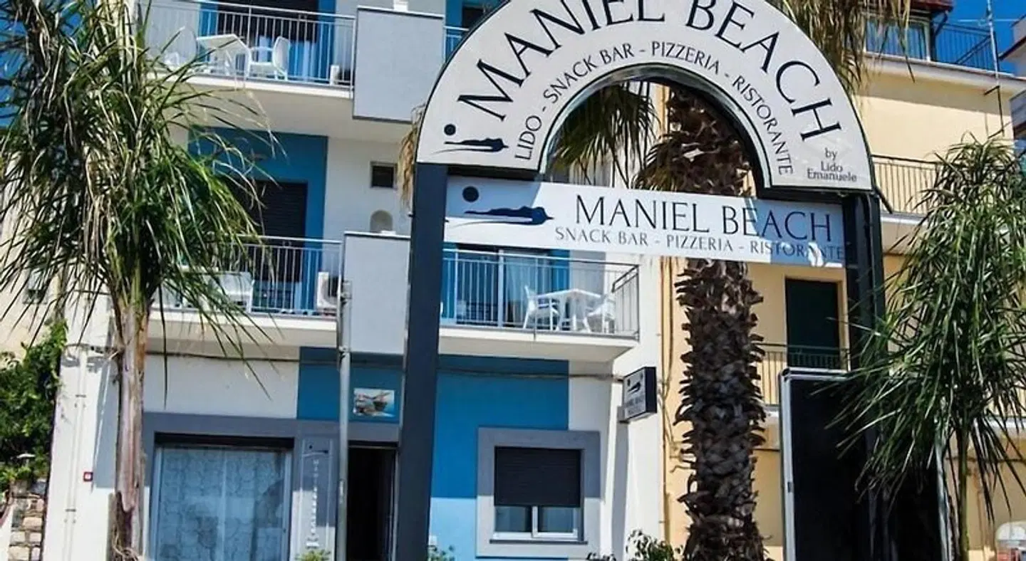 Maniel Beach Hotel EXTERIOR