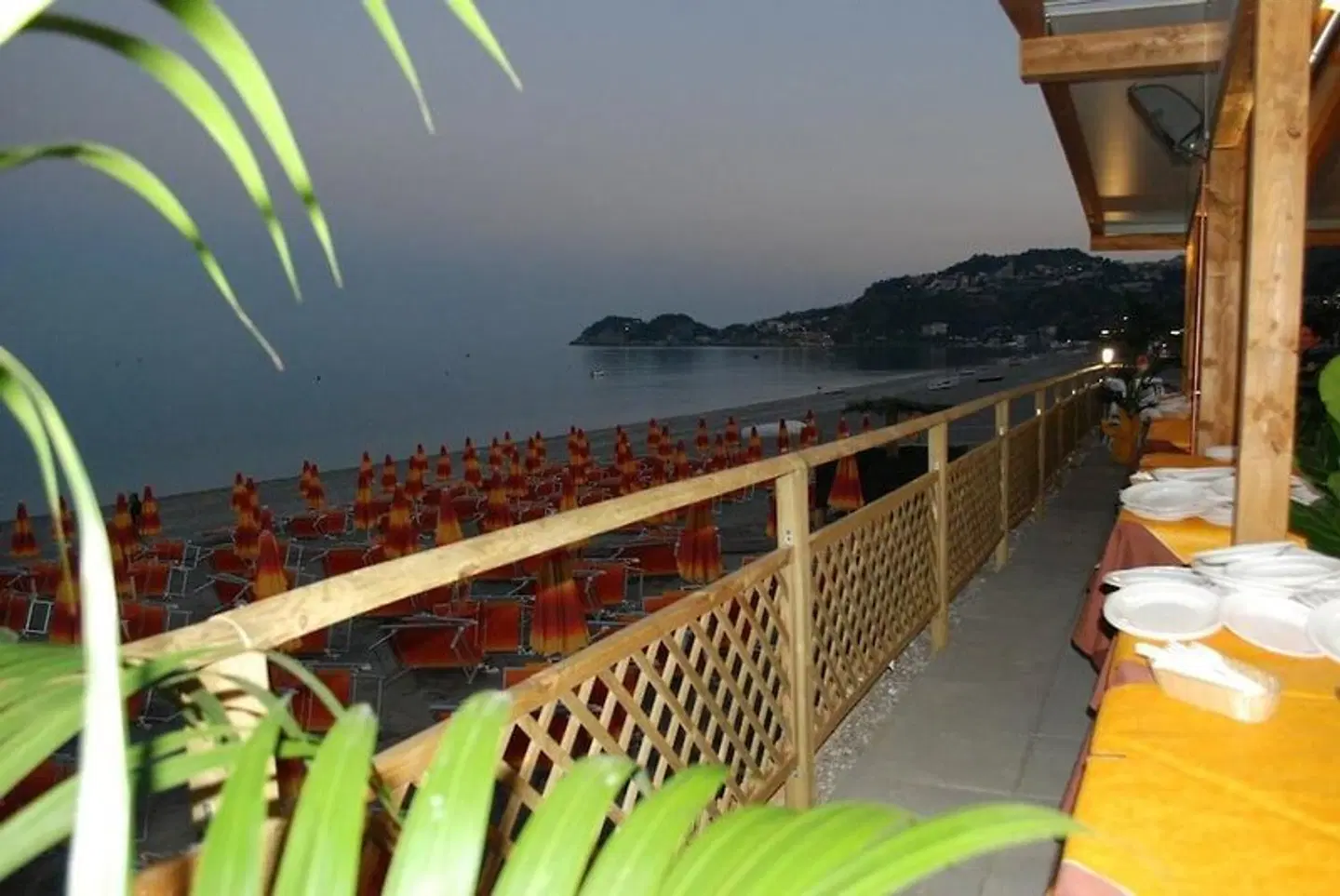 Maniel Beach Hotel Terrasse