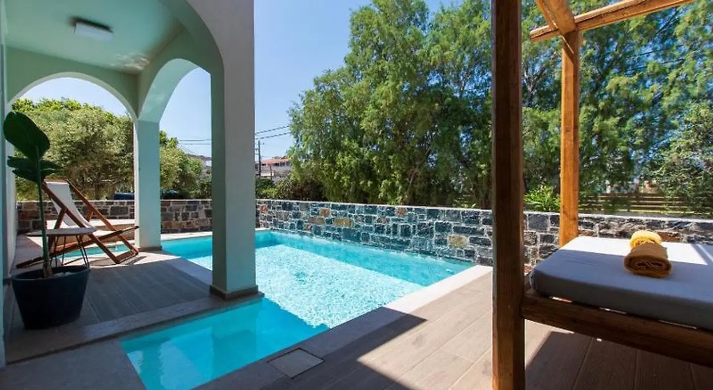 Malena Hotel & Suites OUTDOOR_POOL