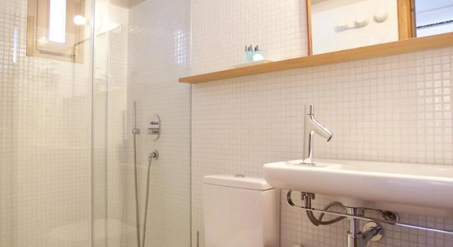 La Savina Hostal Badezimmer