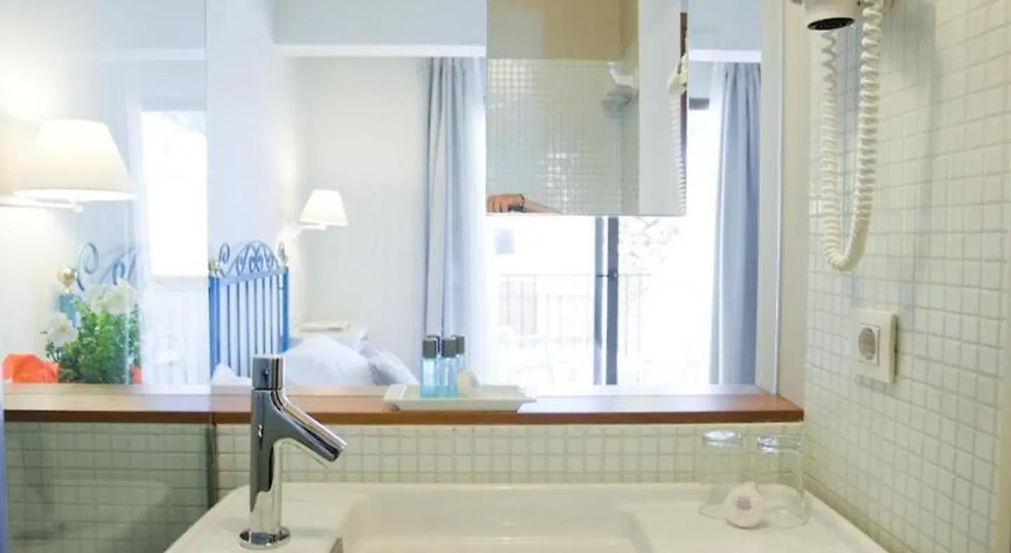 La Savina Hostal Badezimmer