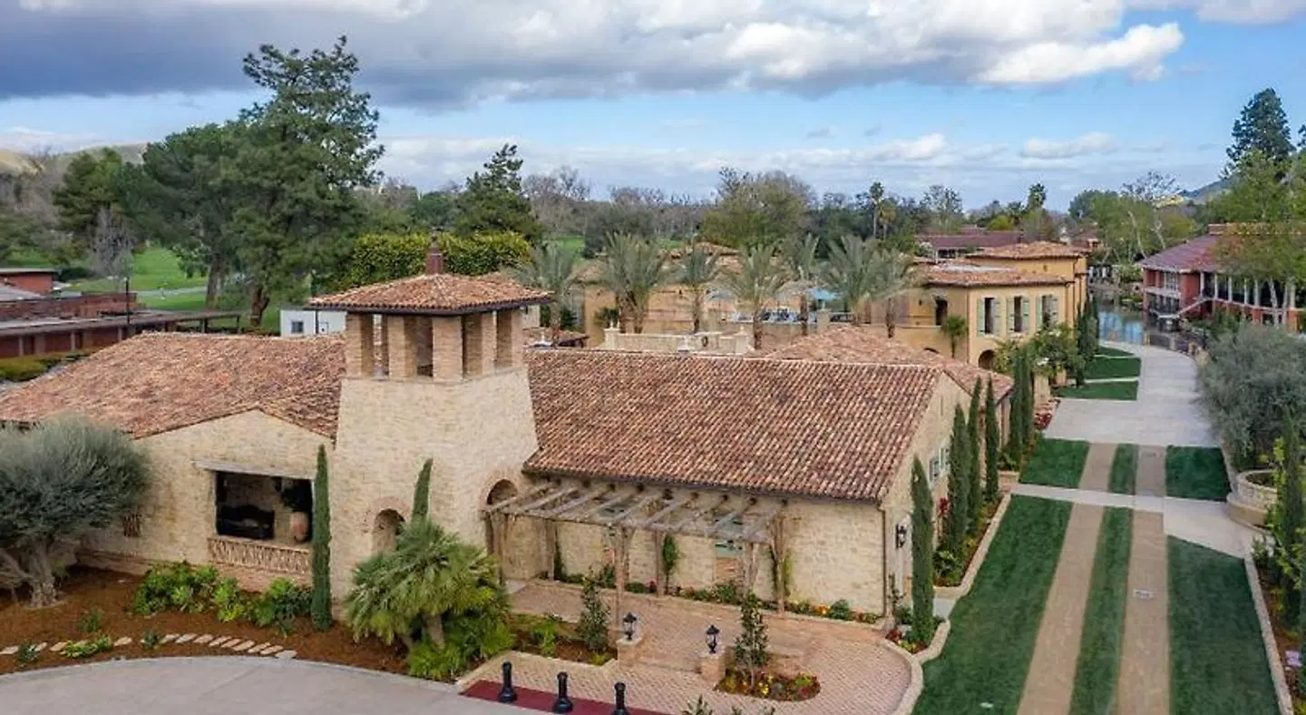 Westlake Village Inn EXTERIOR