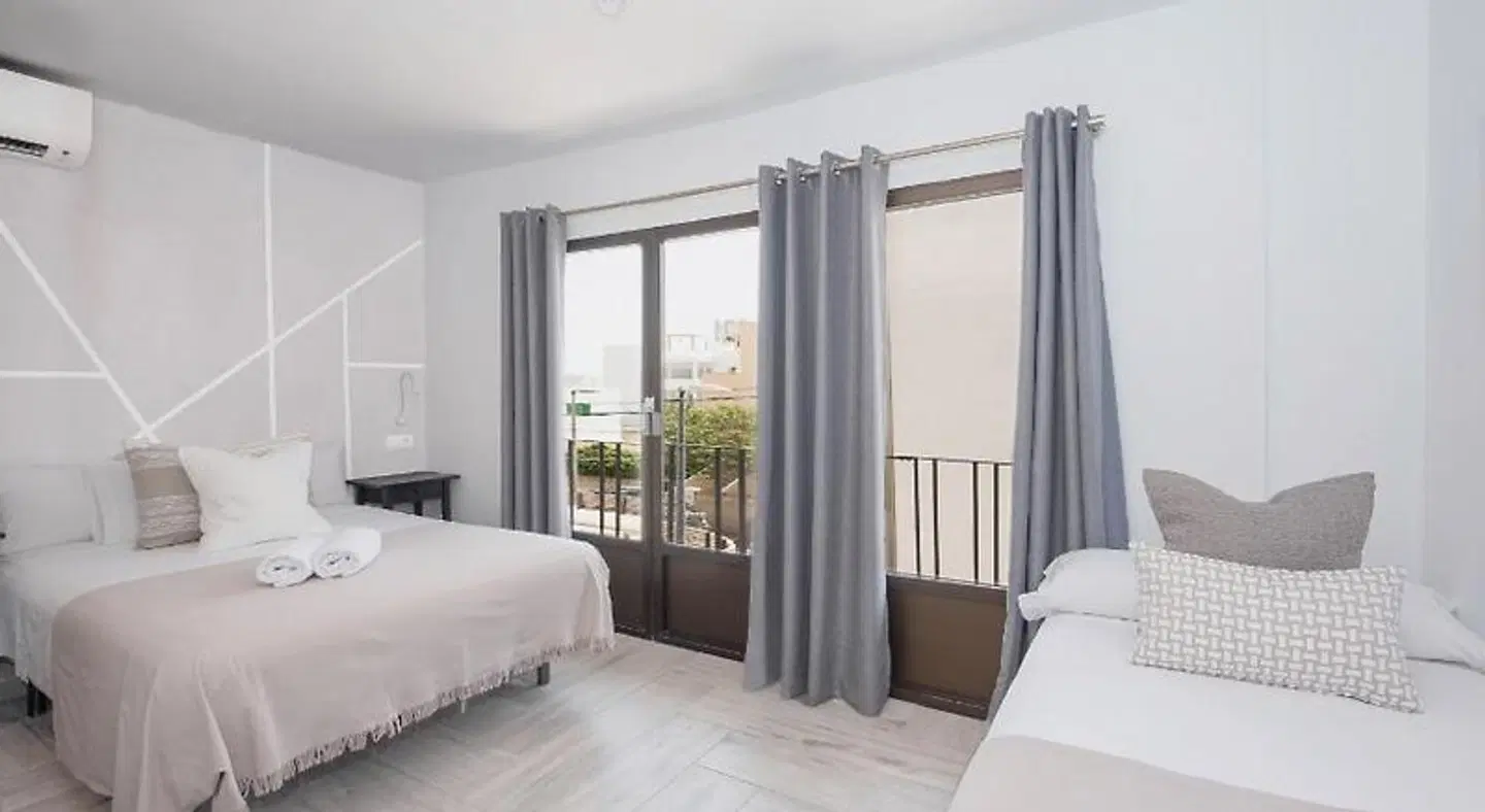 Costa Hostal ROOM_EXAMPLE
