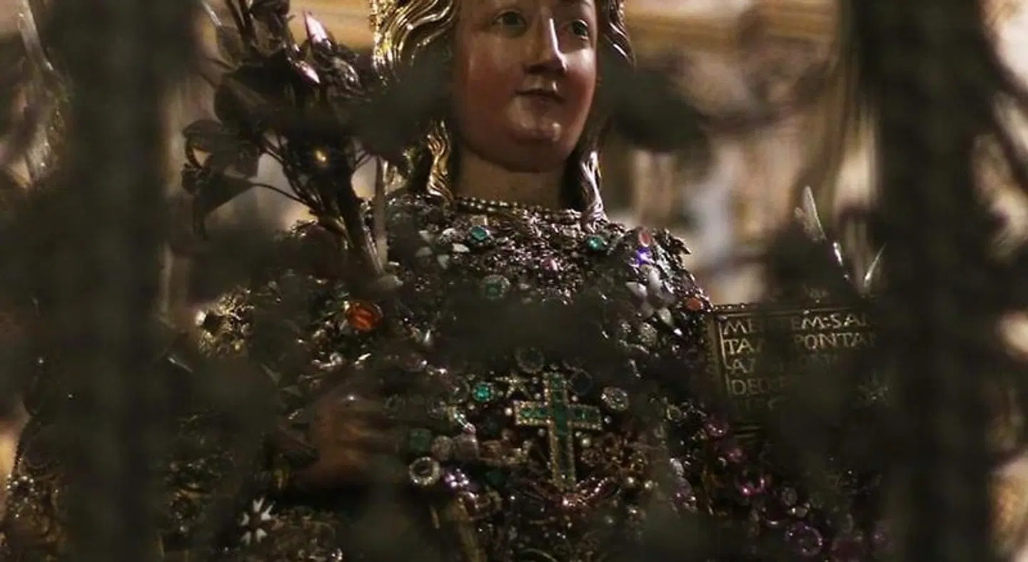 Etnea glamour house PEOPLE