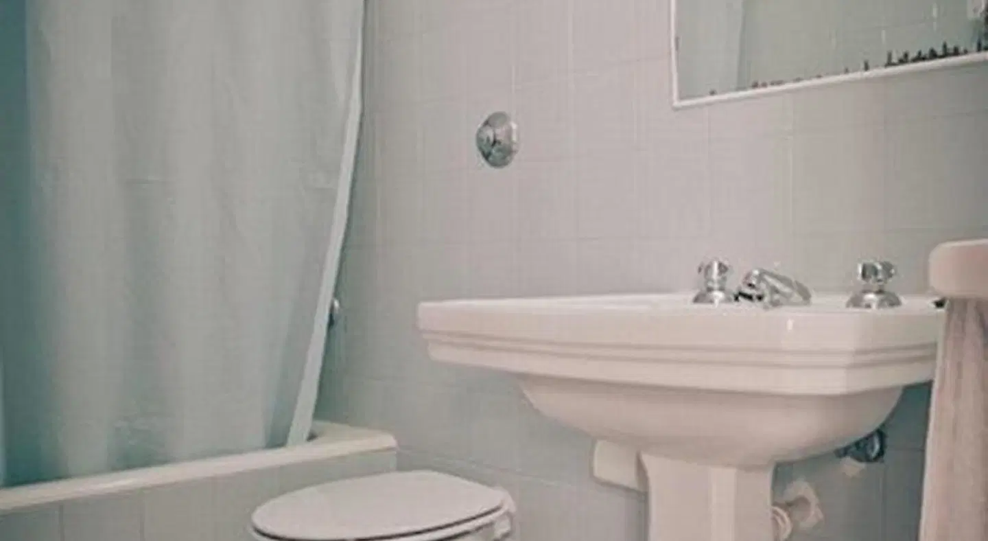 Cervantes Hostal Badezimmer