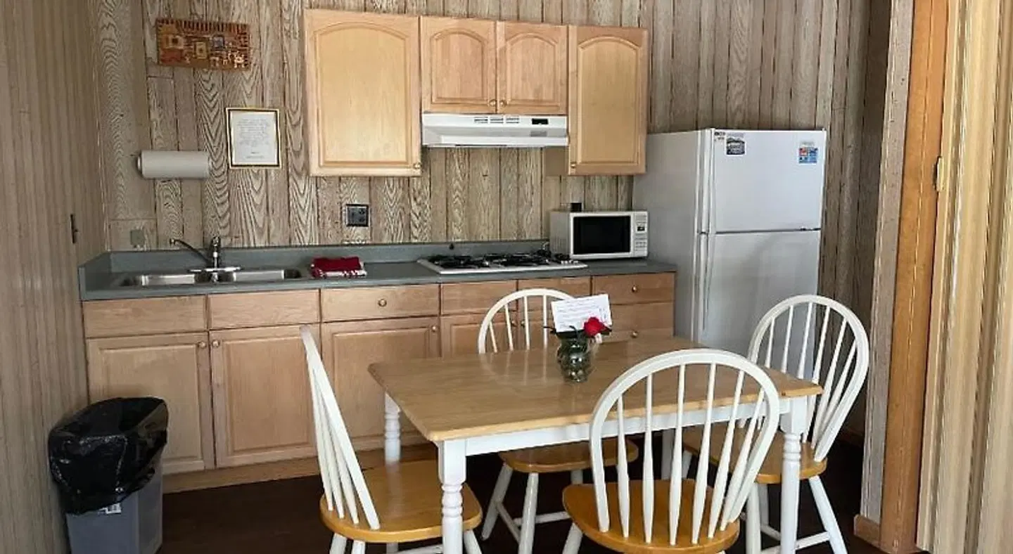 Saddle & Surrey Motel ROOM_EXAMPLE