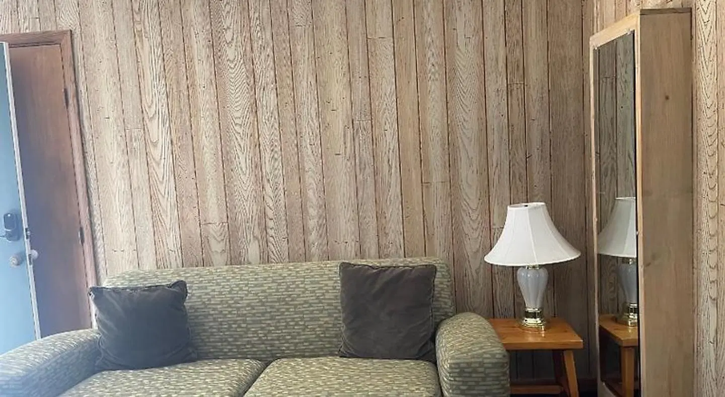 Saddle & Surrey Motel ROOM_EXAMPLE