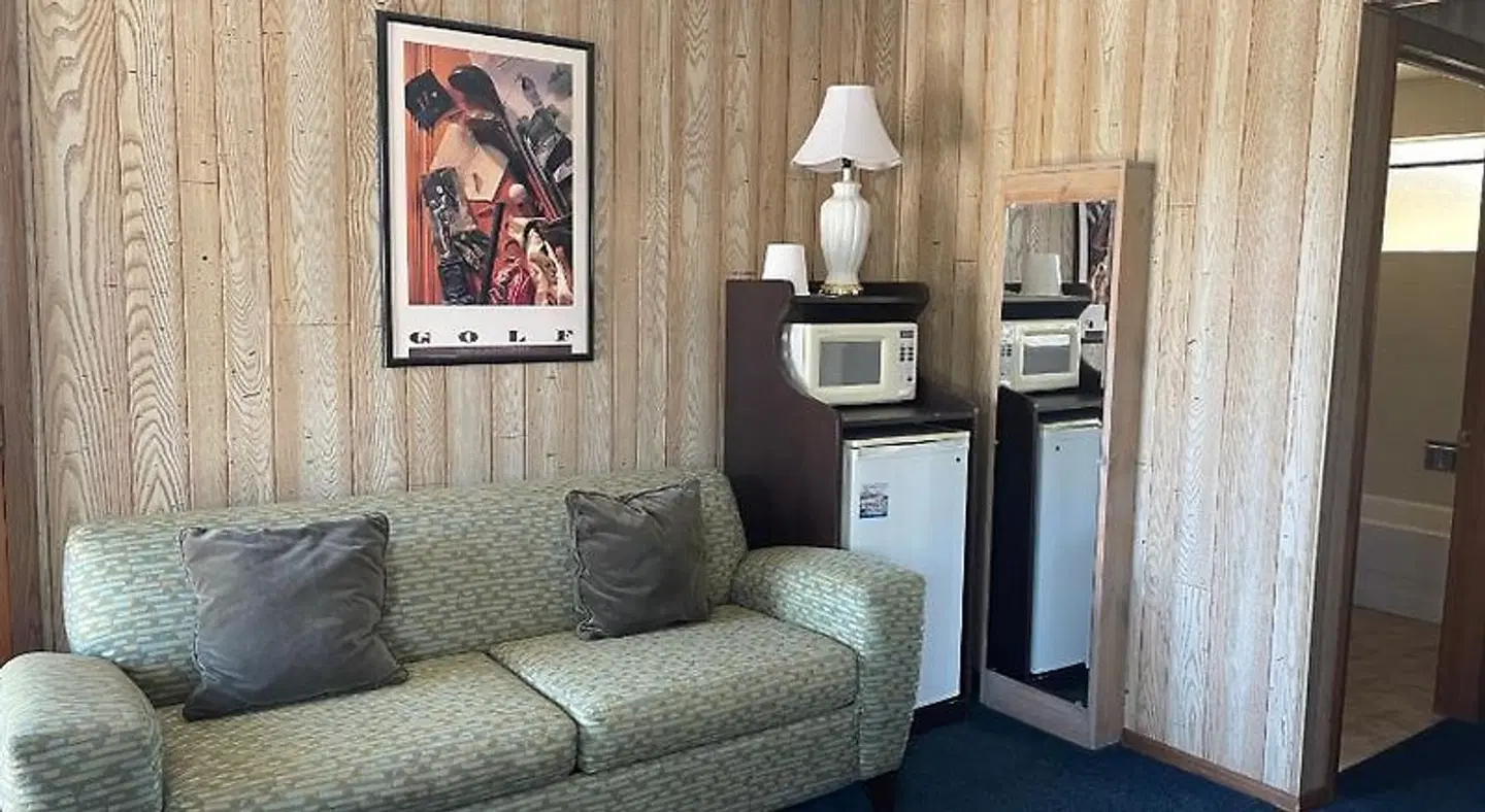 Saddle & Surrey Motel ROOM_EXAMPLE