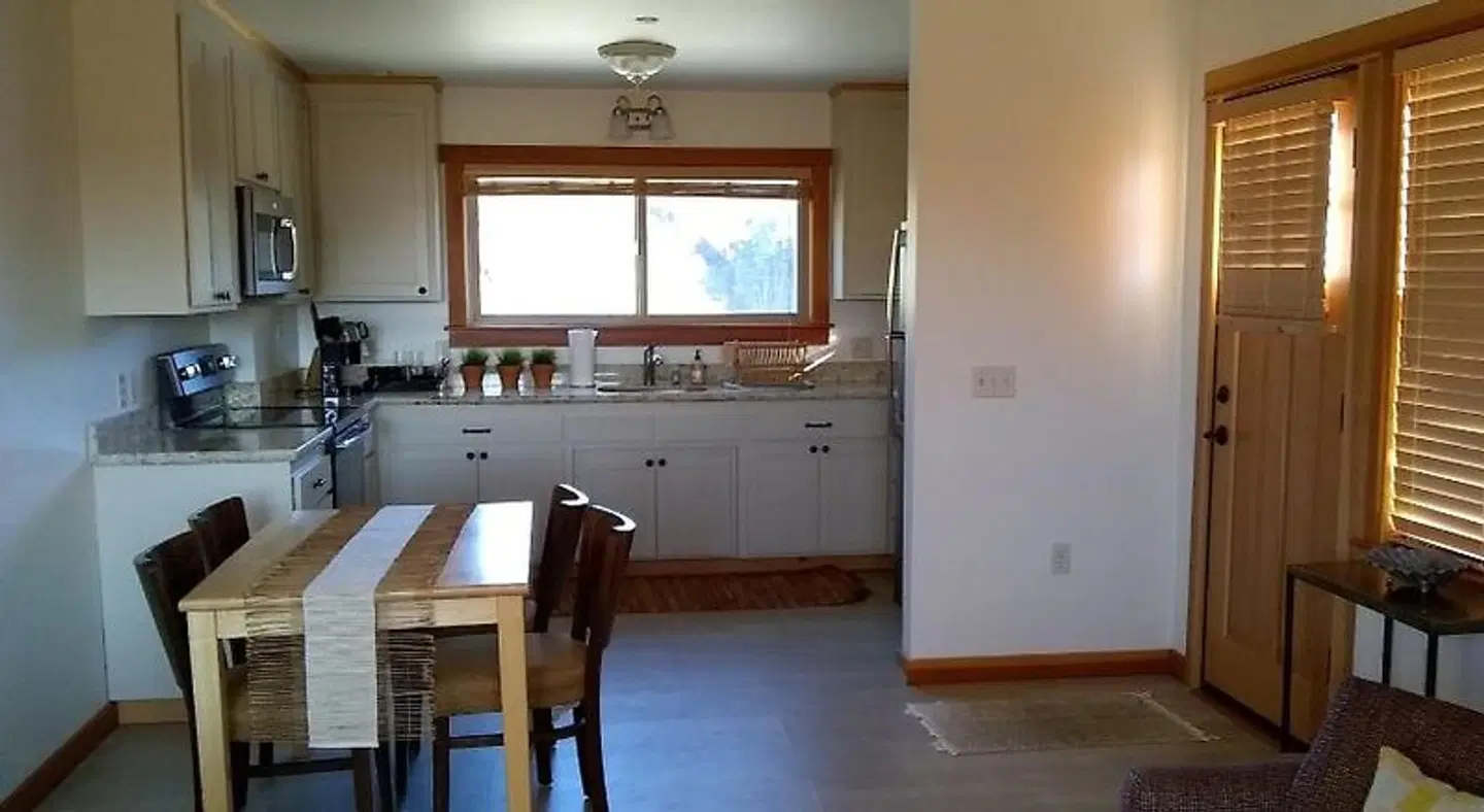 Noyo Harbor Inn Restaurant and Tavern ROOM_EXAMPLE