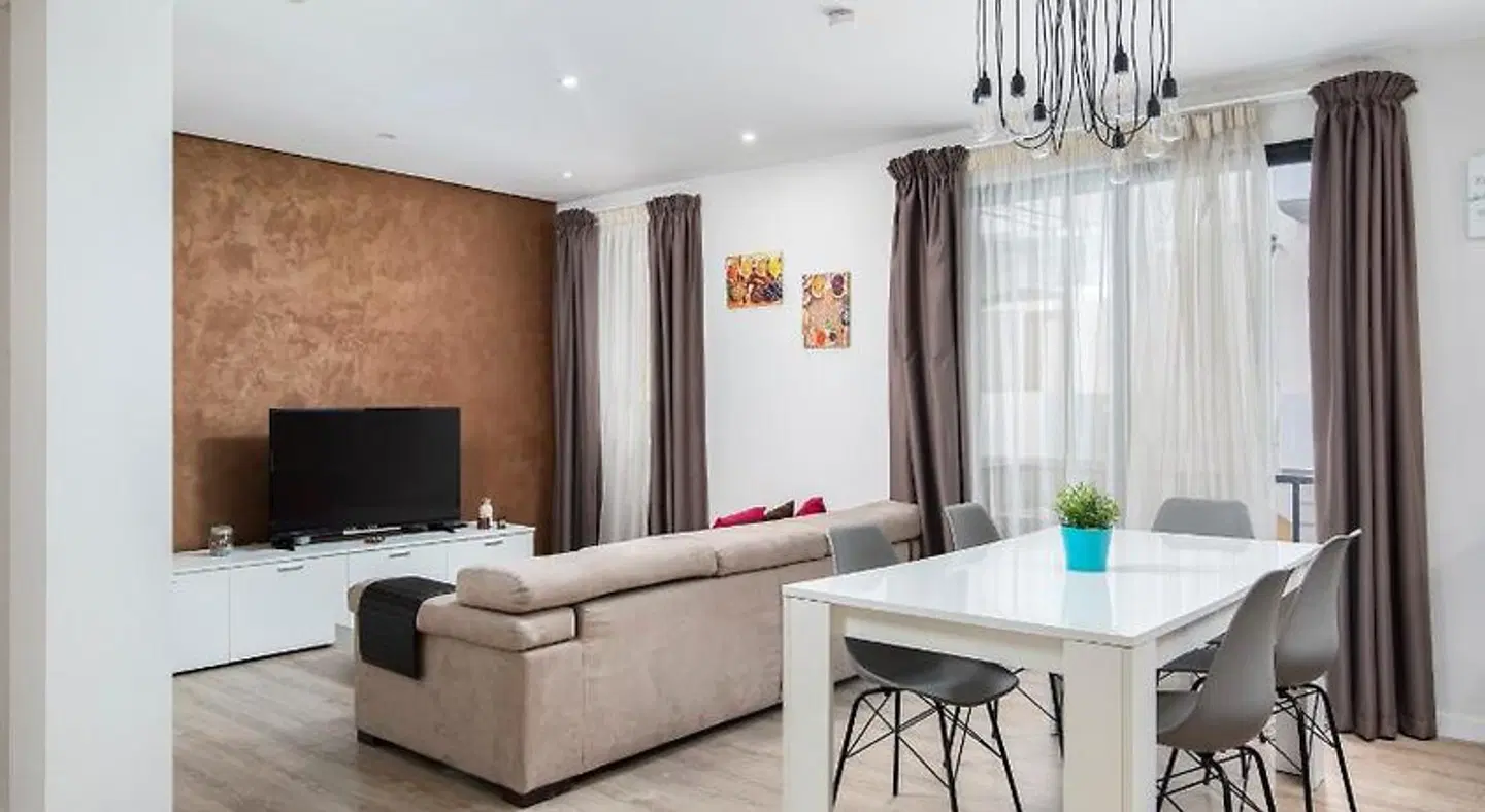 Luxury Msida Circle Suites Bar