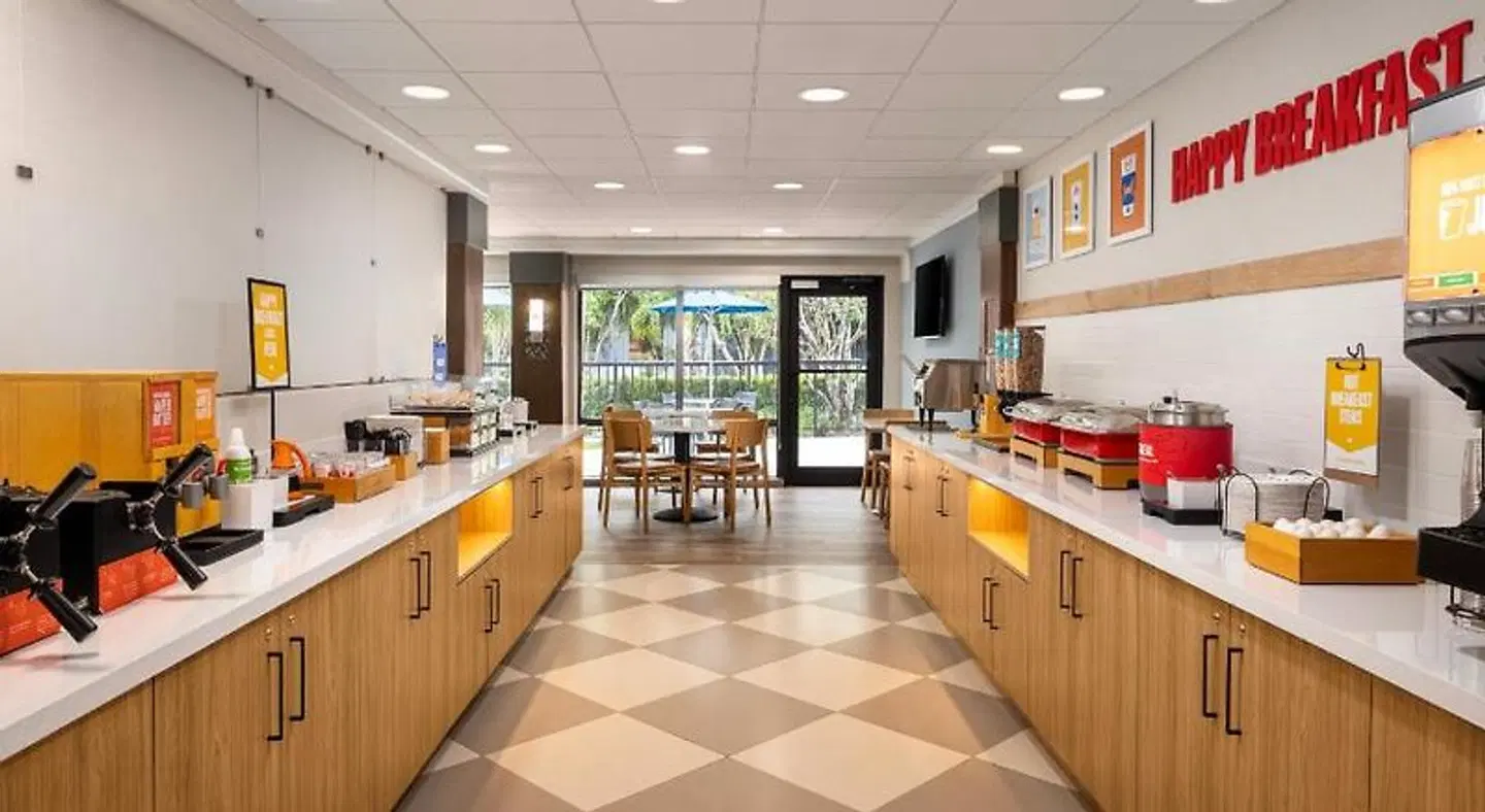 Hampton Inn Miami-Airport West Bar
