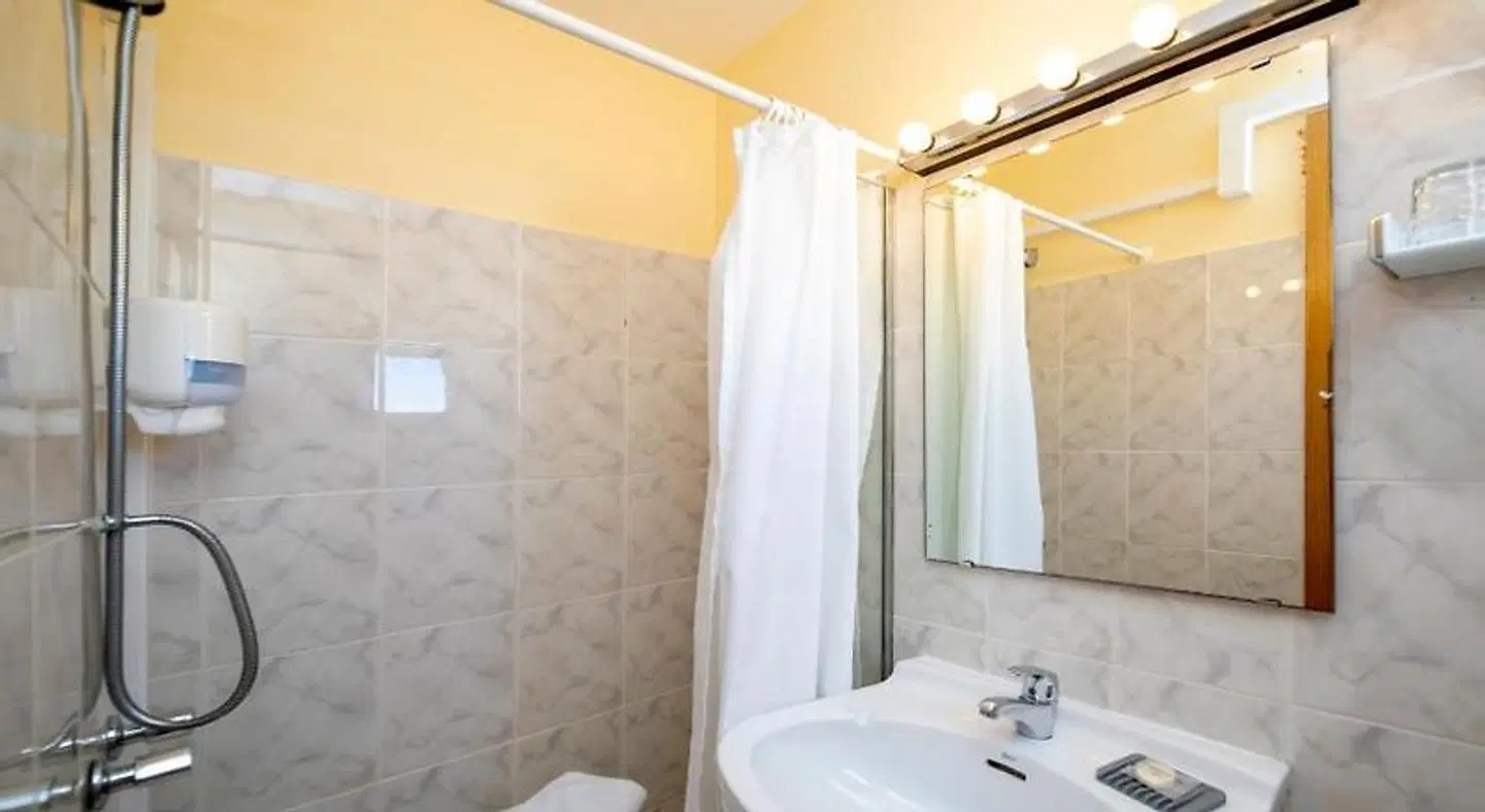 Manolita Hostal Badezimmer