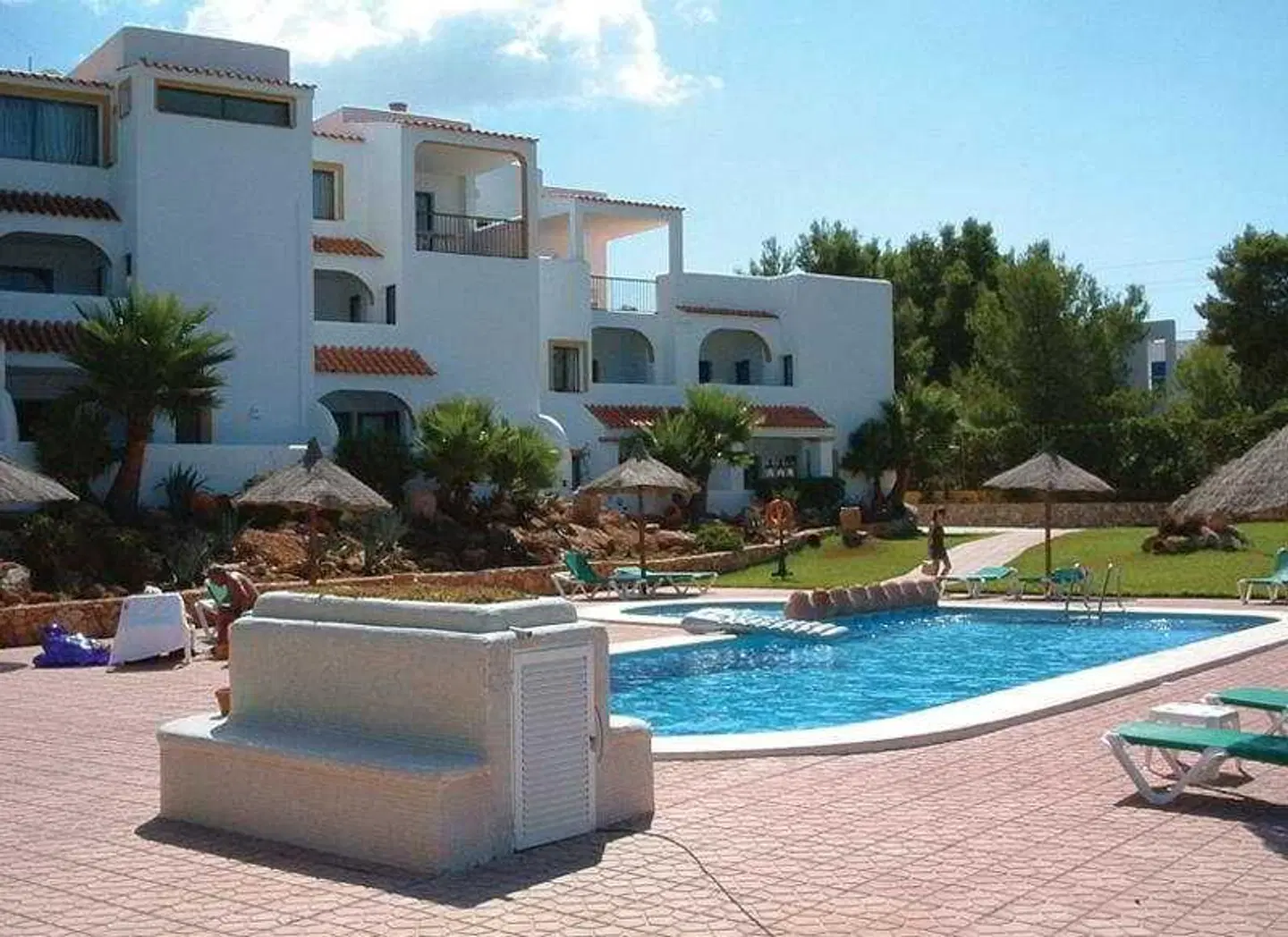 Blanco Sol OUTDOOR_POOL