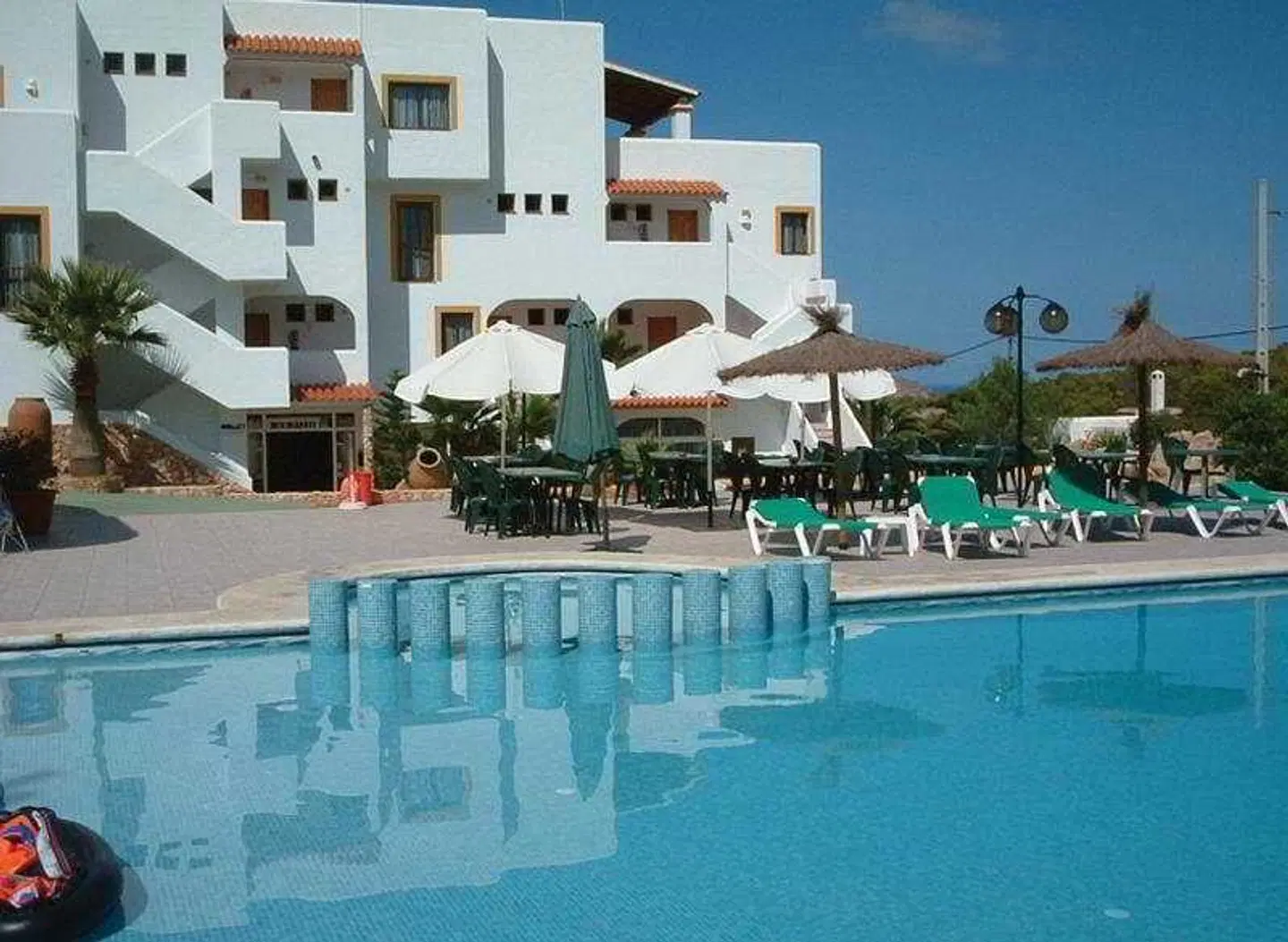 Blanco Sol OUTDOOR_POOL