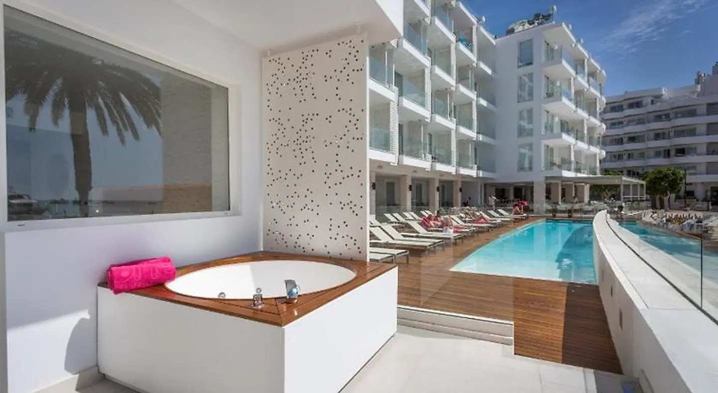 One Ibiza Beach Suites Badezimmer
