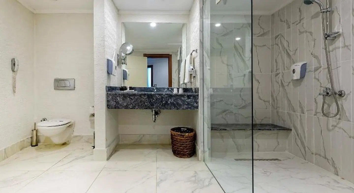 Transatlantik Hotel And Spa Badezimmer