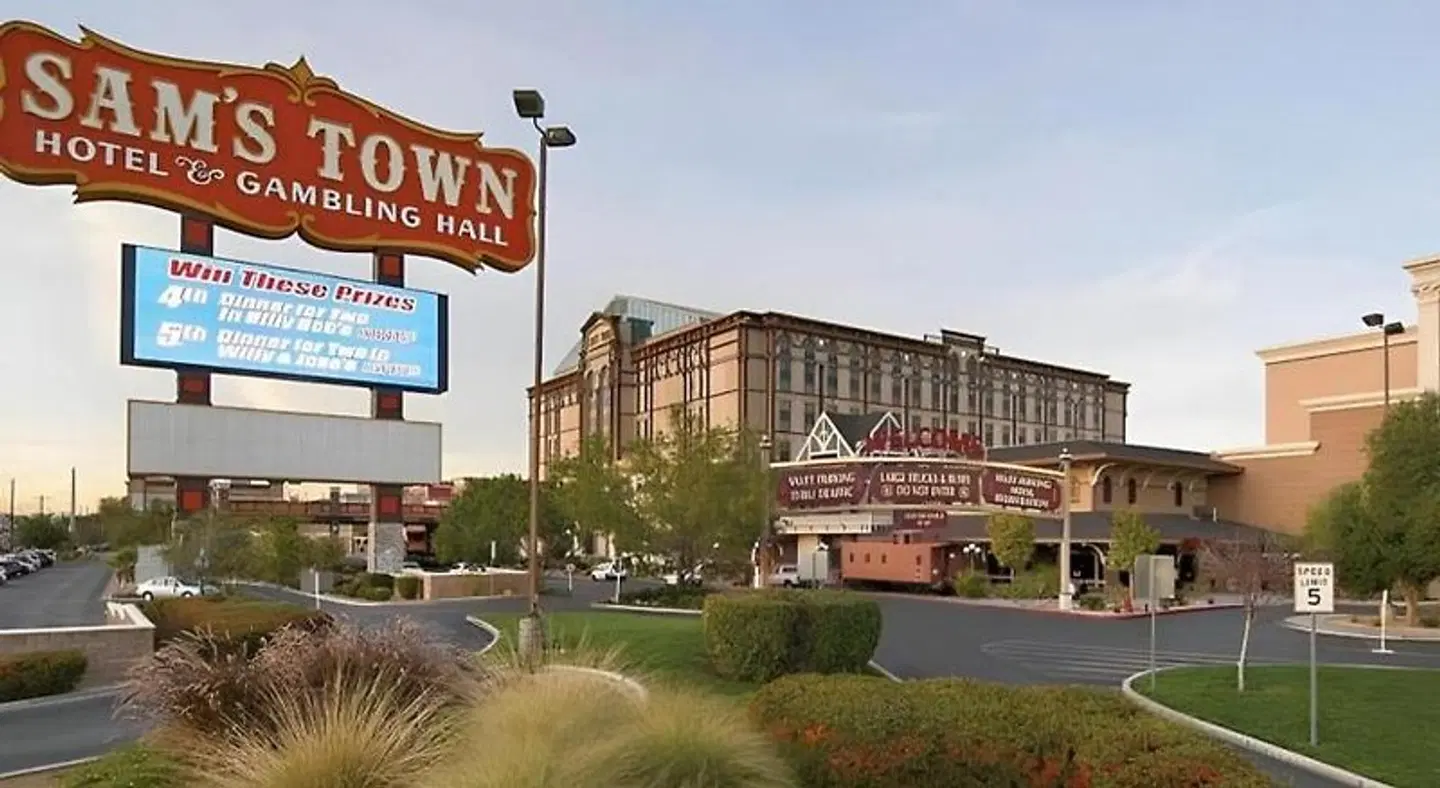 Sam's Town Hotel and Gambling Hall EXTERIOR