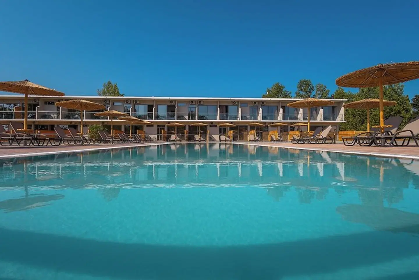 Blue Water Resort OUTDOOR_POOL