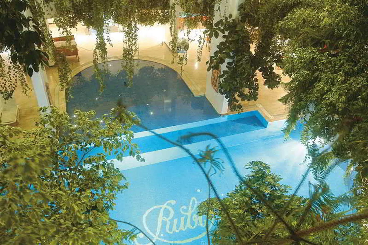 Rubi Hotel OUTDOOR_POOL