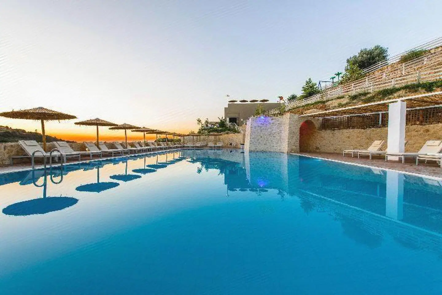 Rimondi Grand Resort & Spa OUTDOOR_POOL