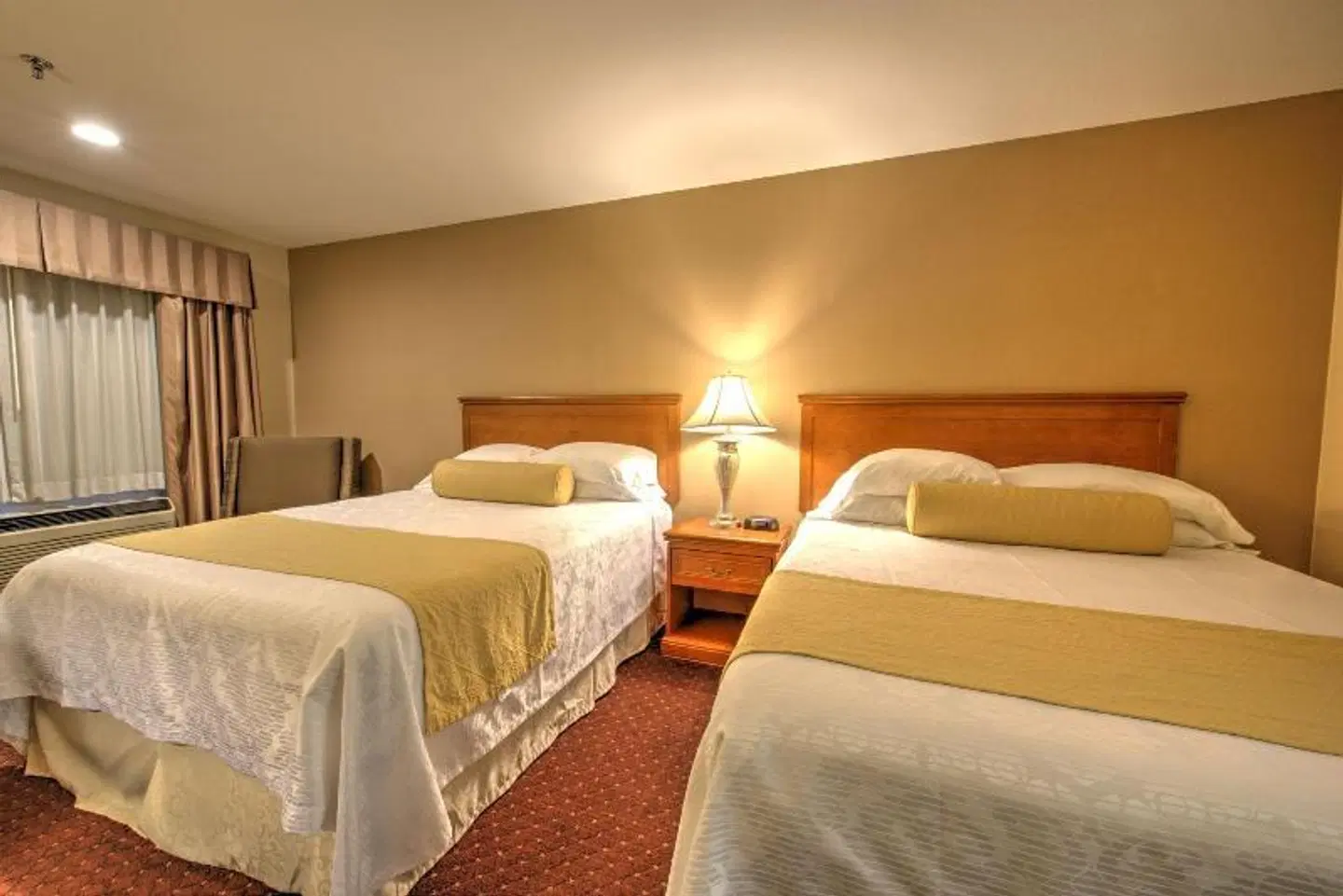 Burbank Inn and Suites ROOM_EXAMPLE