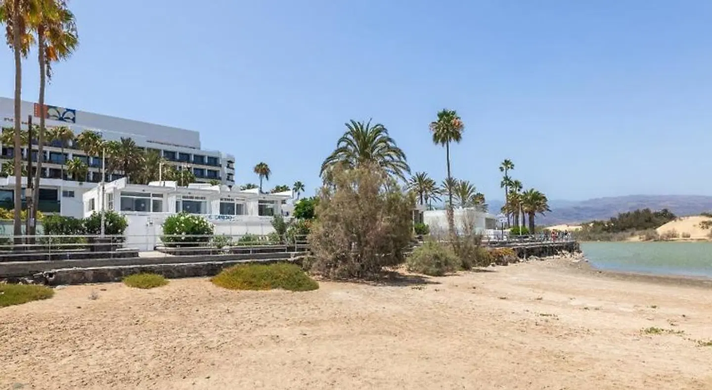 Apartamentos El Capricho Strand