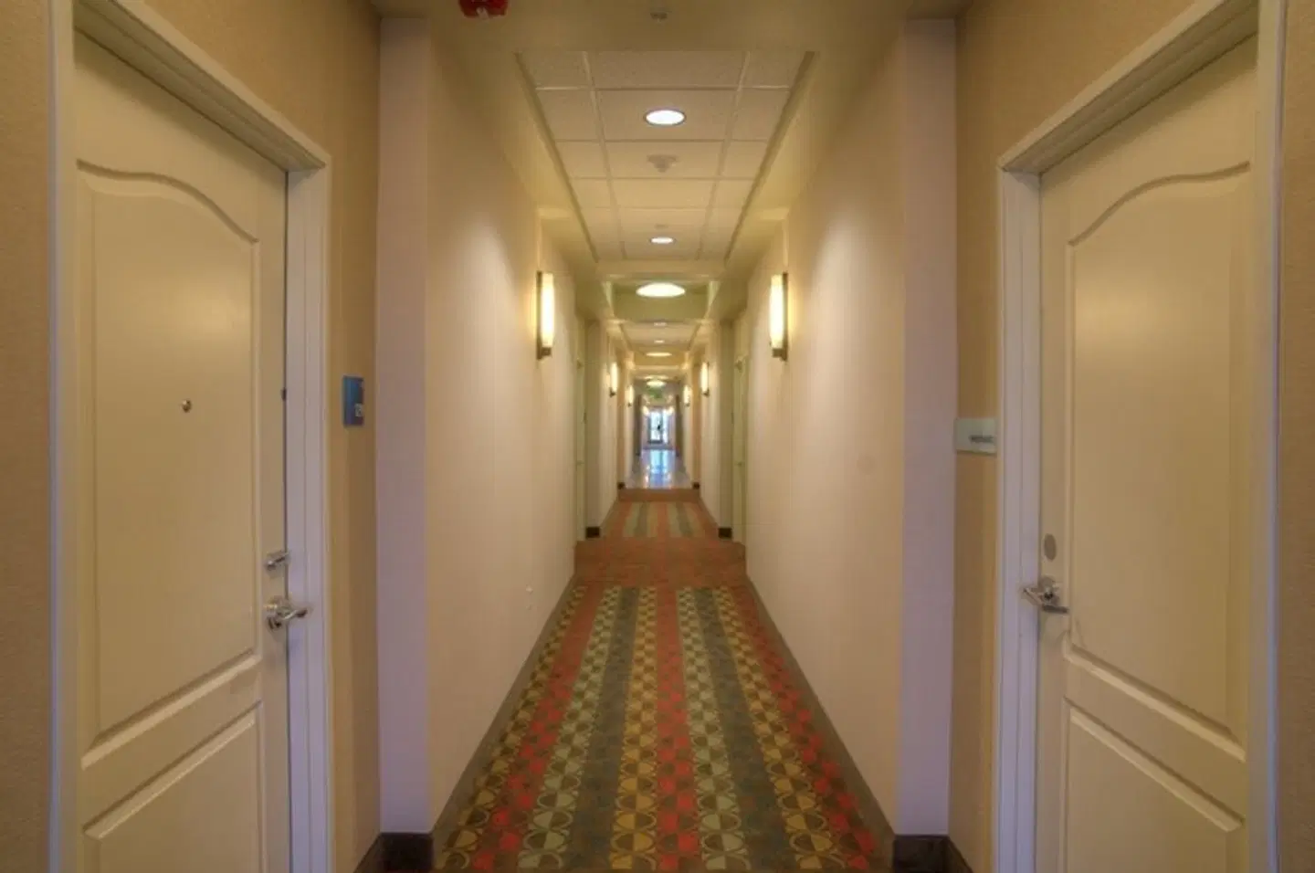 Holiday Inn Express & Suites Phoenix North - Scottsdale LOUNGE_LOBBY