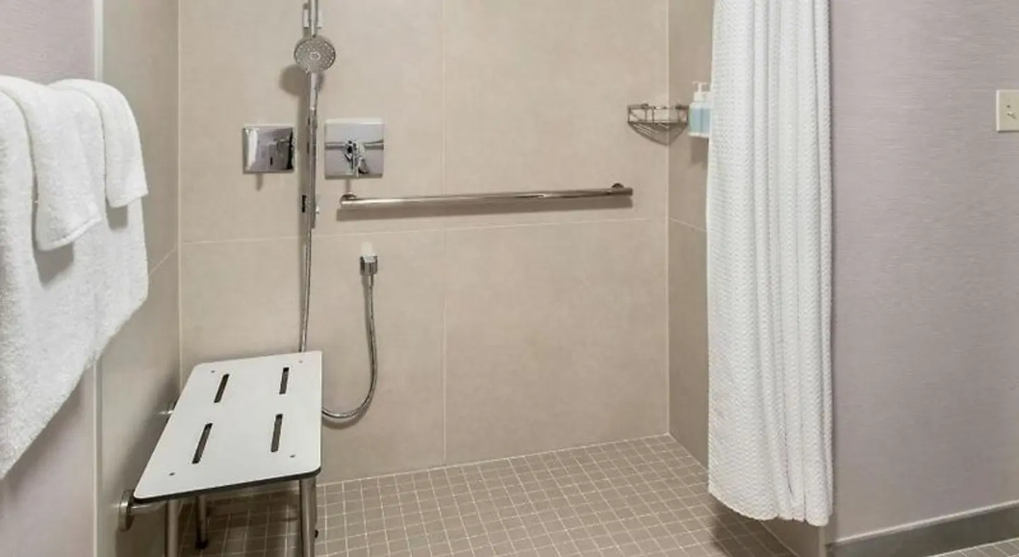 Courtyard by Marriott Newark Liberty International Airport Badezimmer