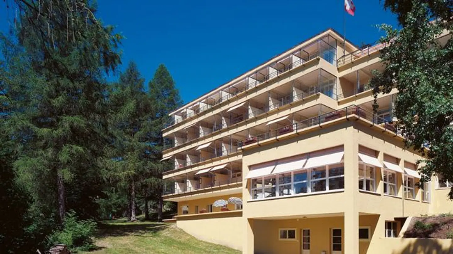 Crans-Montana Youth Hostel EXTERIOR