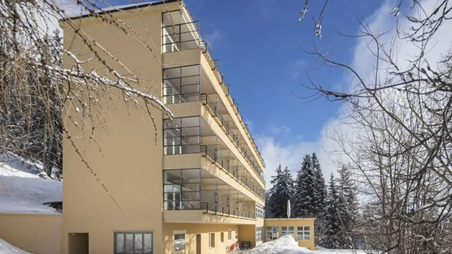 Crans-Montana Youth Hostel EXTERIOR