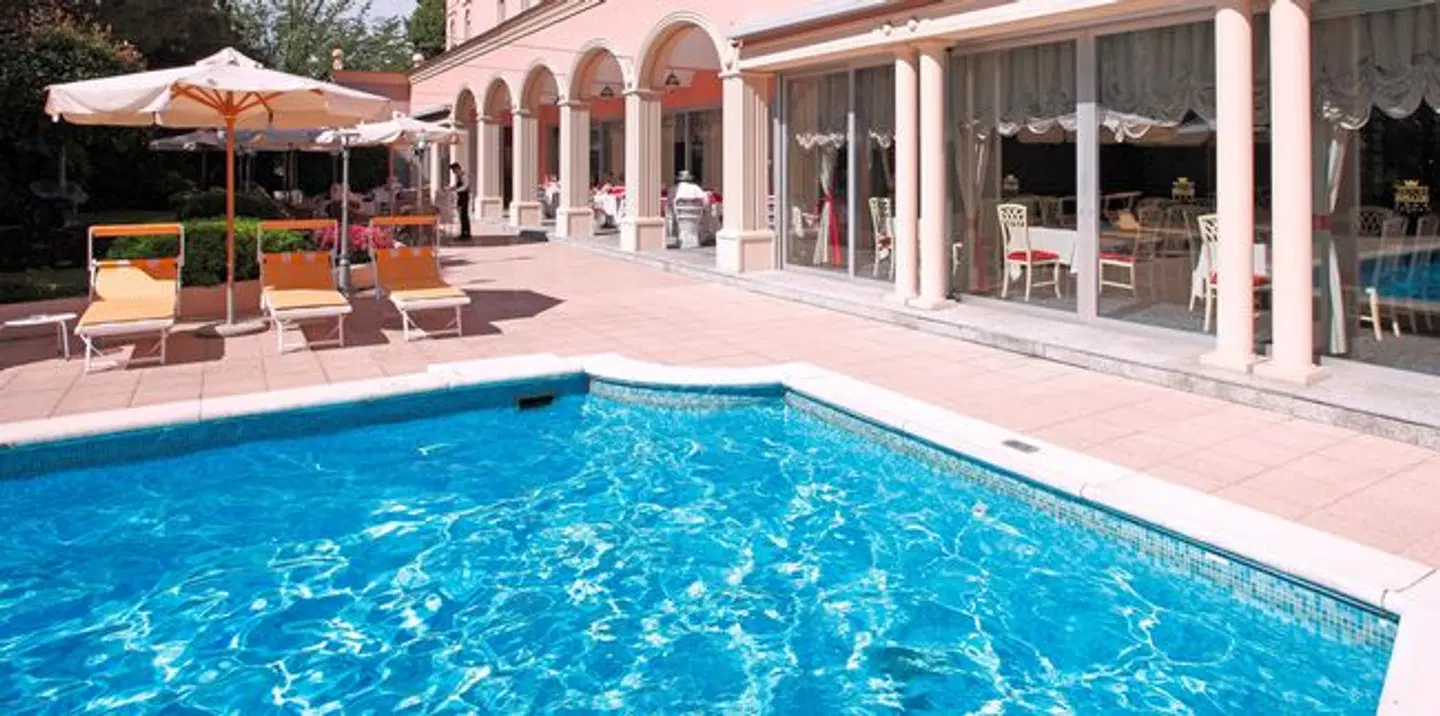 De la Paix OUTDOOR_POOL