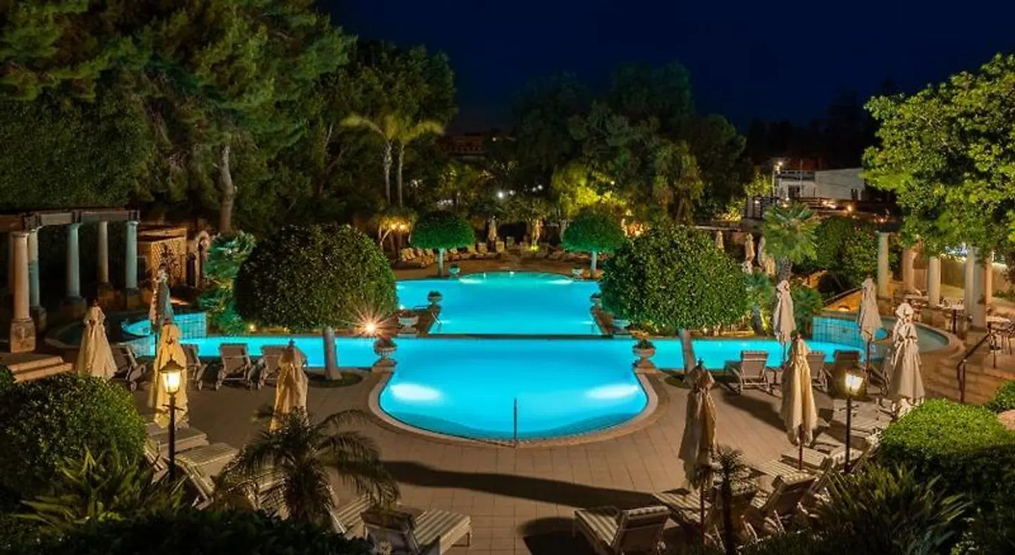 Corinthia Palace & Spa OUTDOOR_POOL