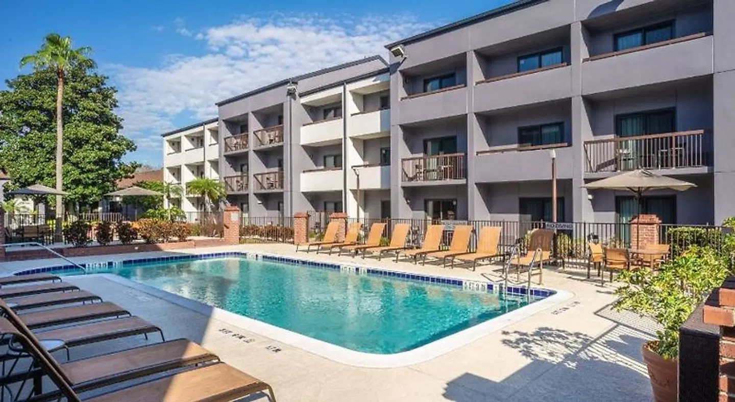 Courtyard by Marriott Orlando Airport EXTERIOR