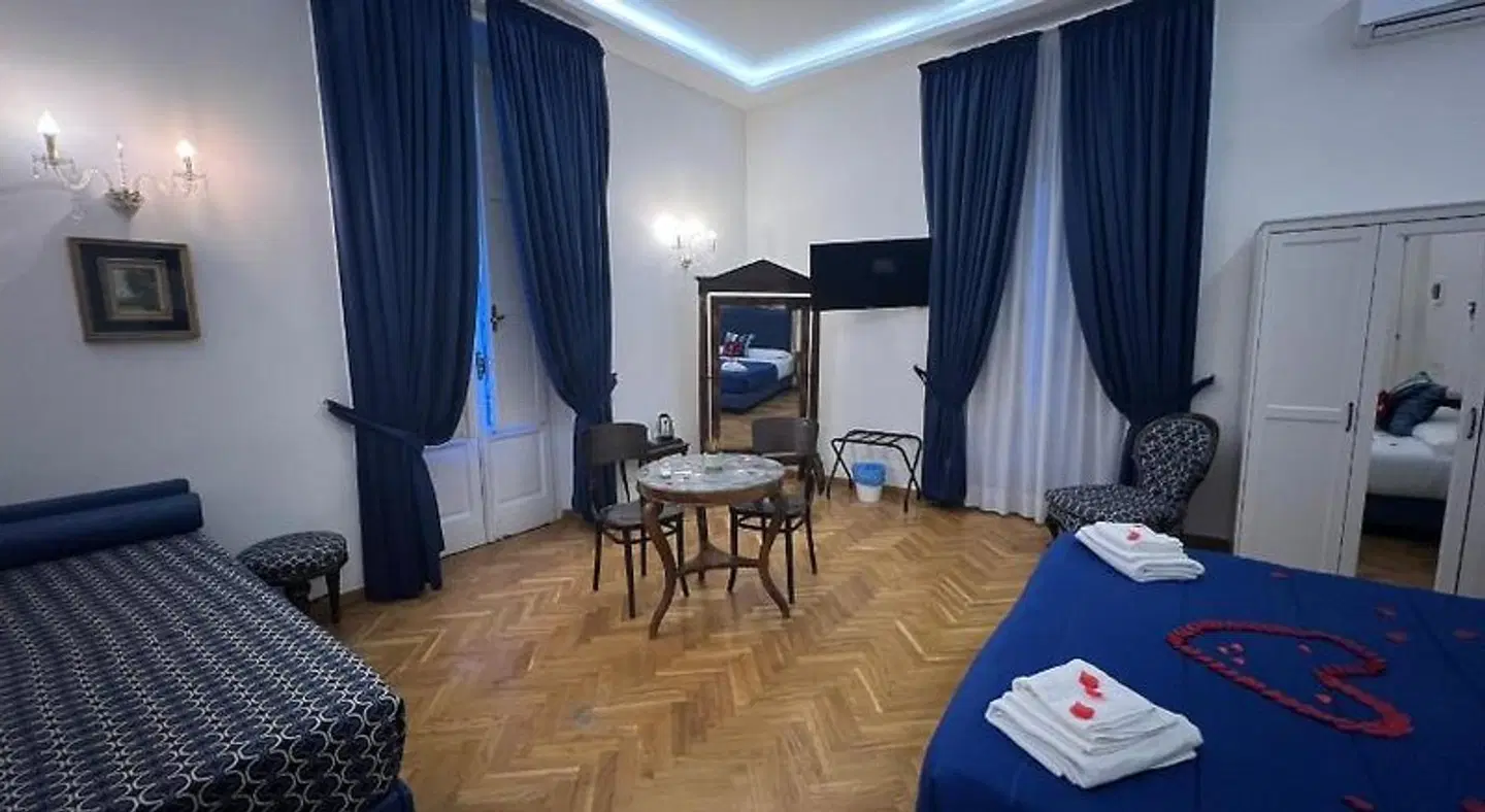 Di Palma Suite ROOM_EXAMPLE