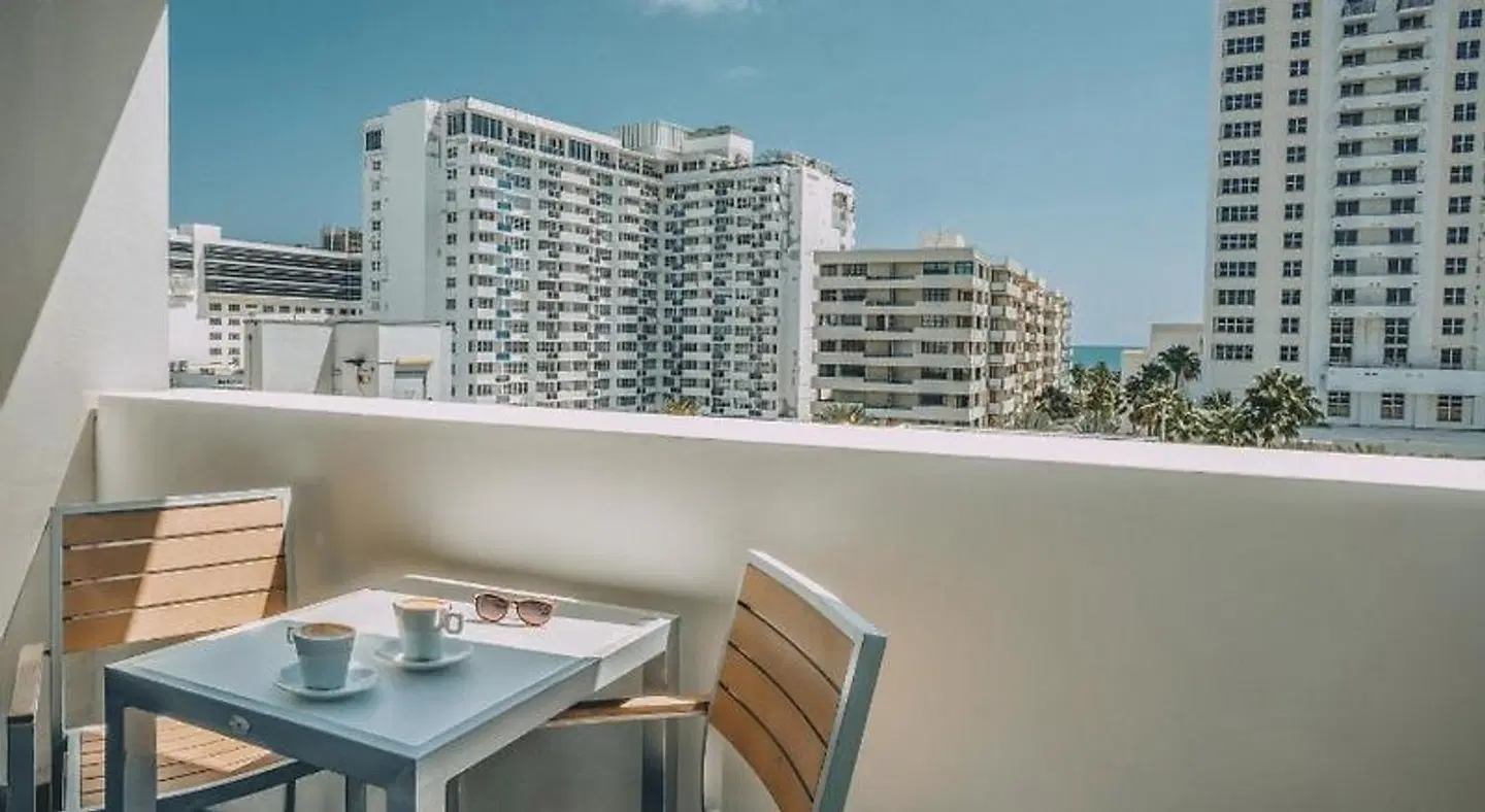Berkeley Shore Hotel & Apts Terrasse