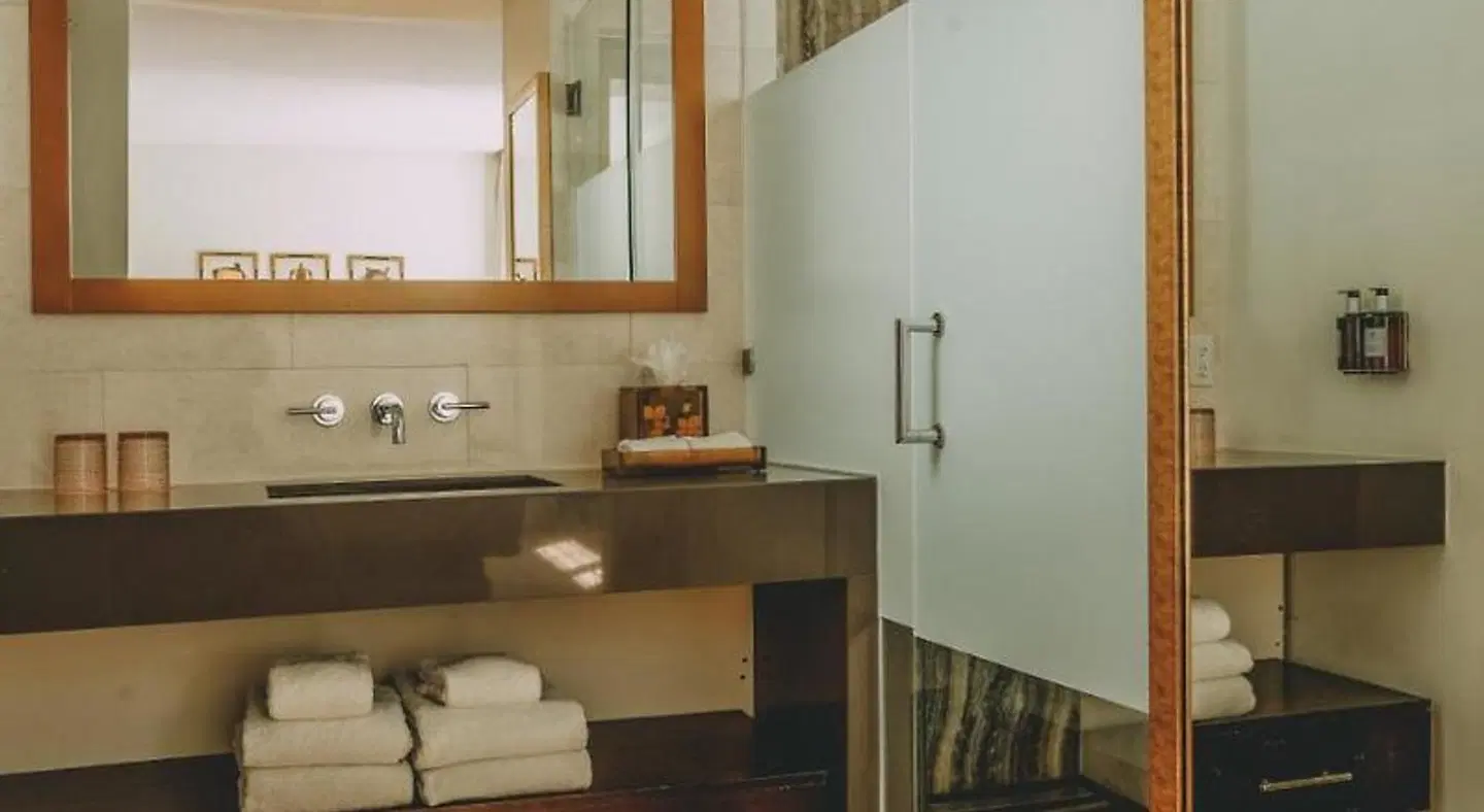 Berkeley Shore Hotel & Apts Badezimmer