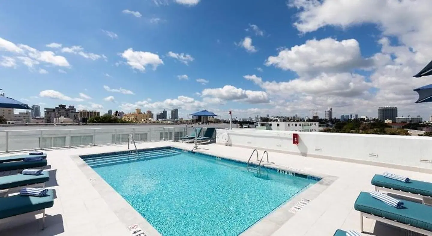 Penguin Hotel OUTDOOR_POOL