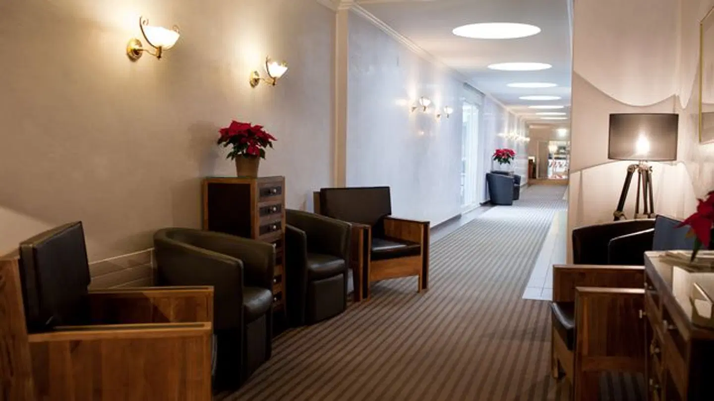 Drake-Longchamp LOUNGE_LOBBY