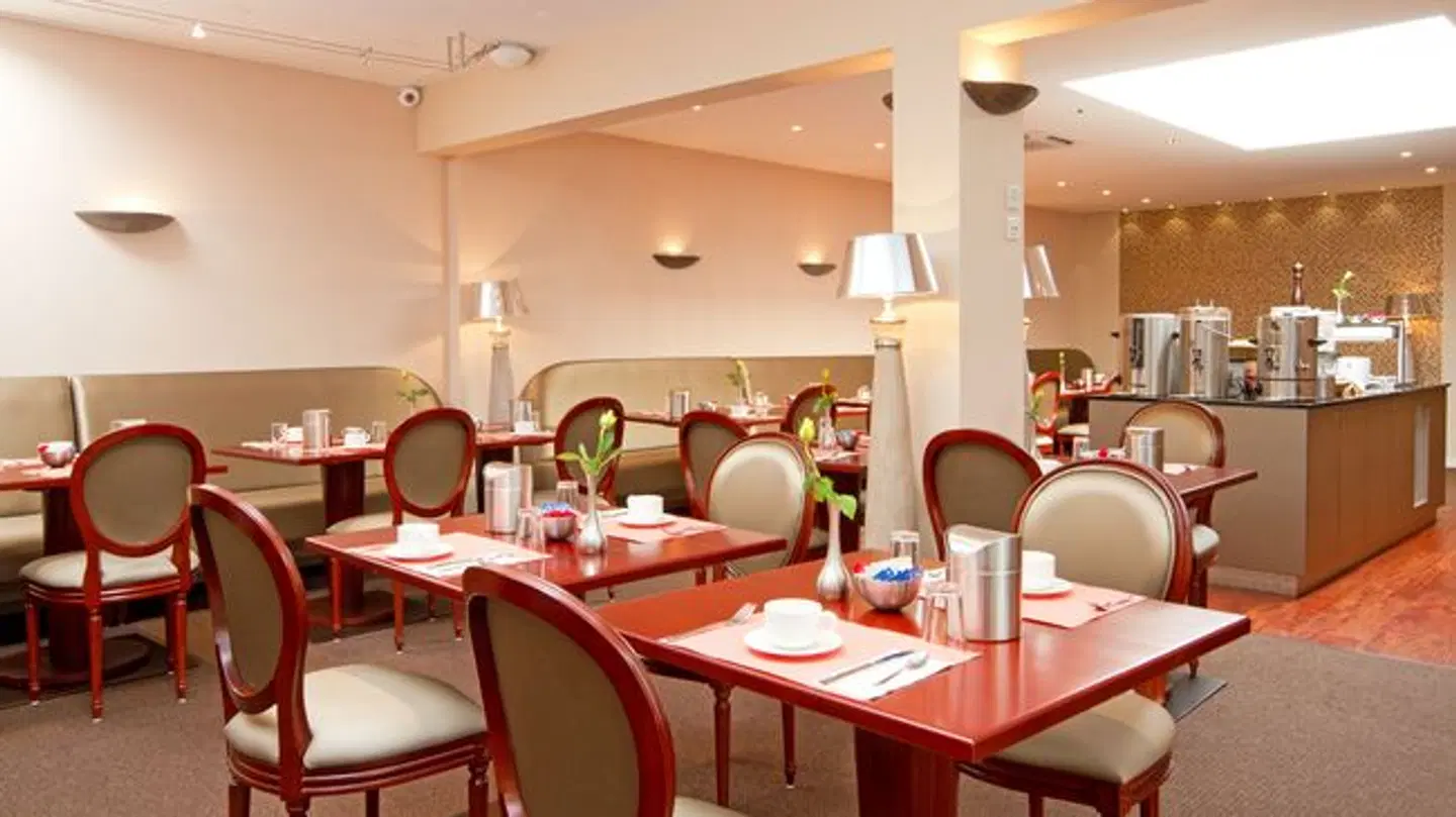 Drake-Longchamp Restaurant