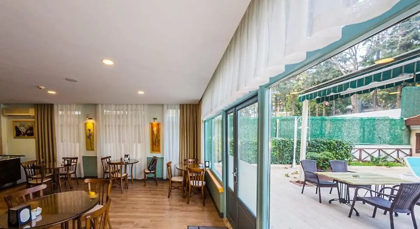 Triana Hotel Restaurant