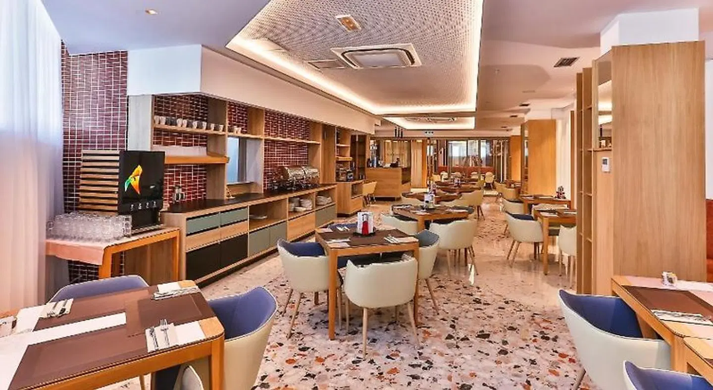Carine Hotel Centar Bar